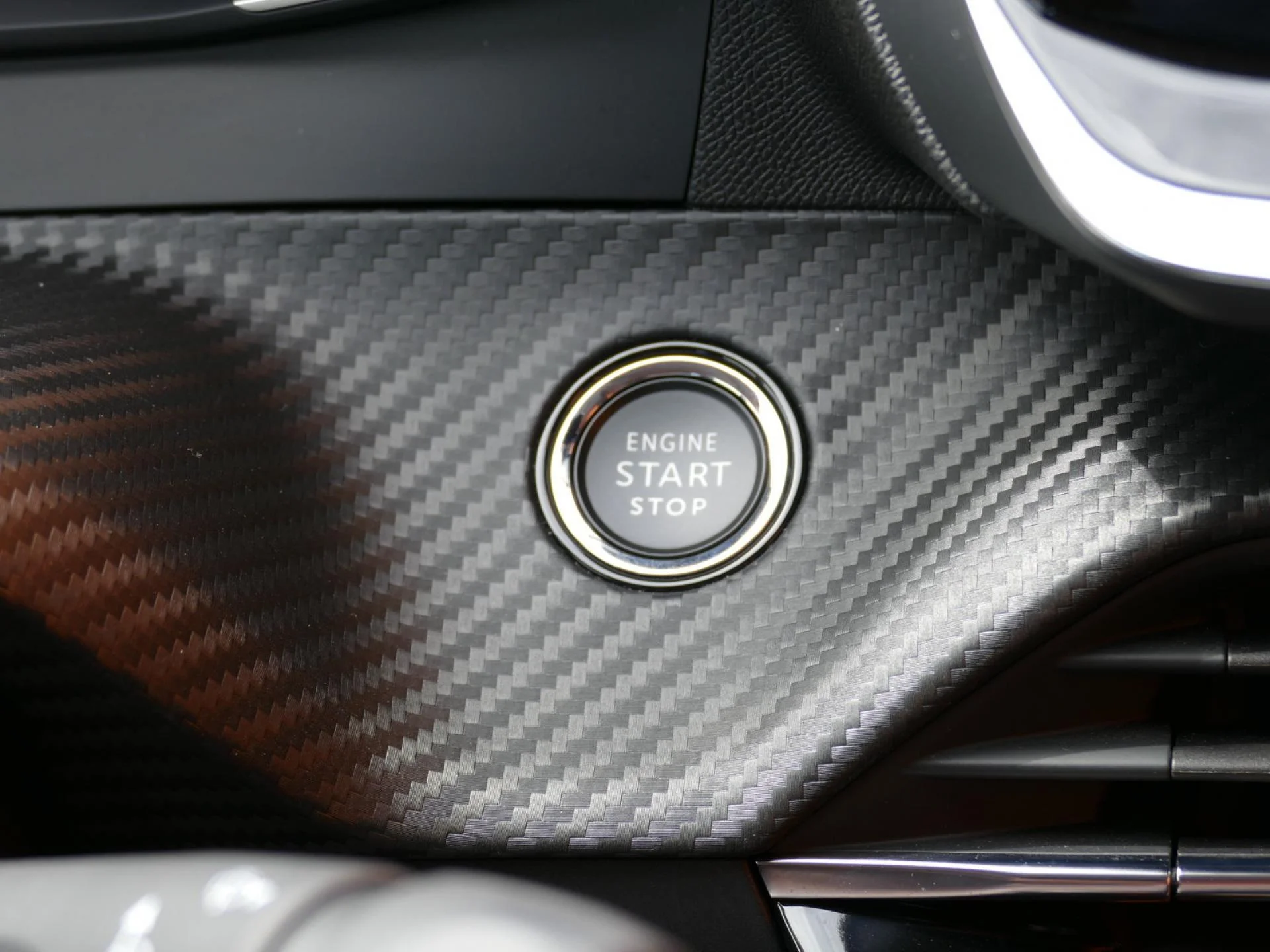 PEUGEOT 208 - Miniature 22 sur 32 - Cliquer pour voir cette photo