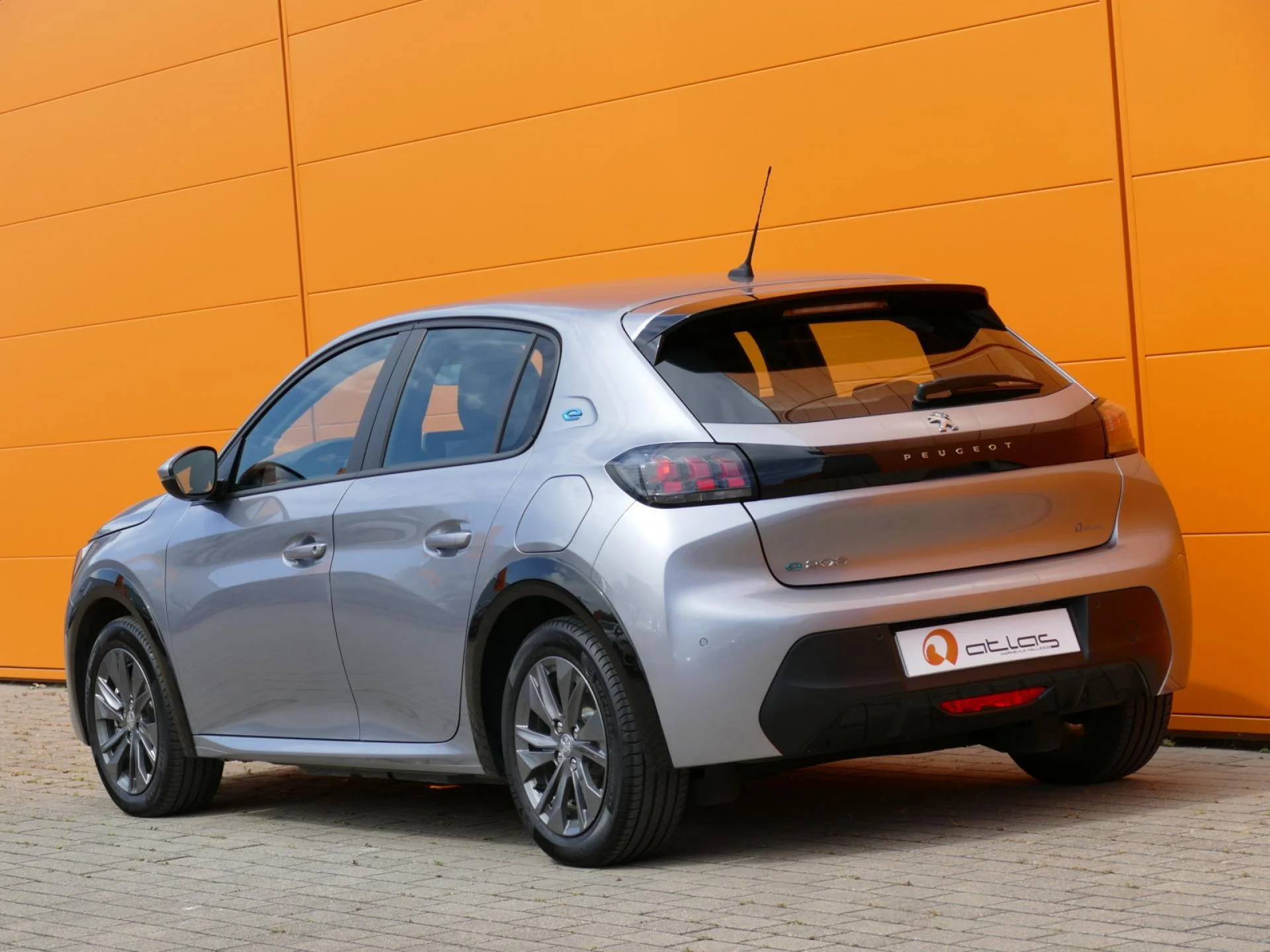PEUGEOT 208 - Miniature 4 sur 32 - Cliquer pour voir cette photo