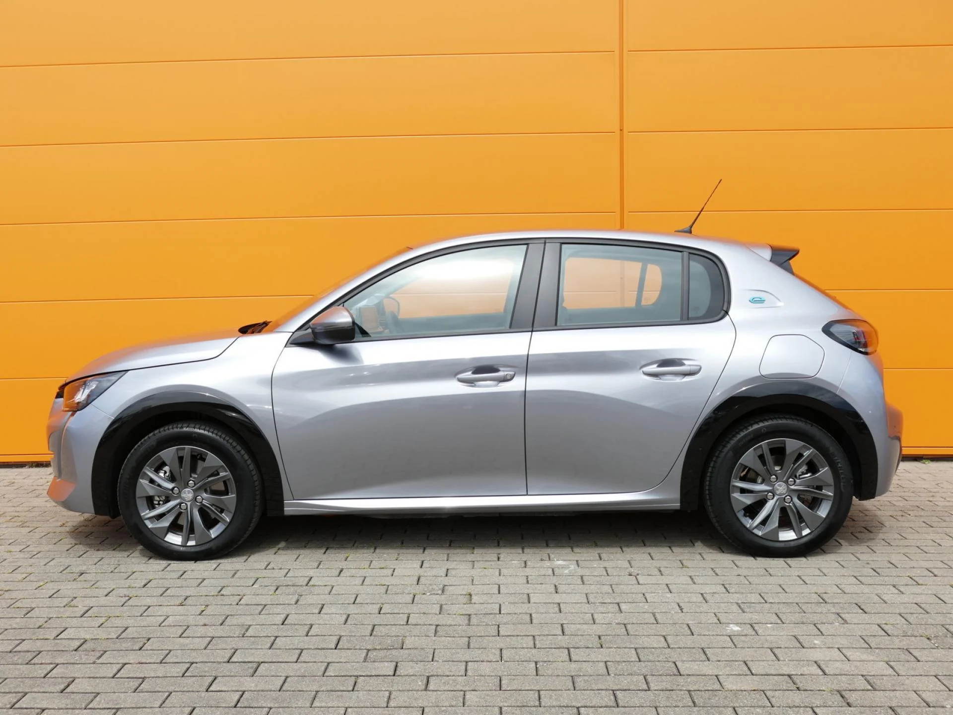 PEUGEOT 208 - Miniature 3 sur 32 - Cliquer pour voir cette photo