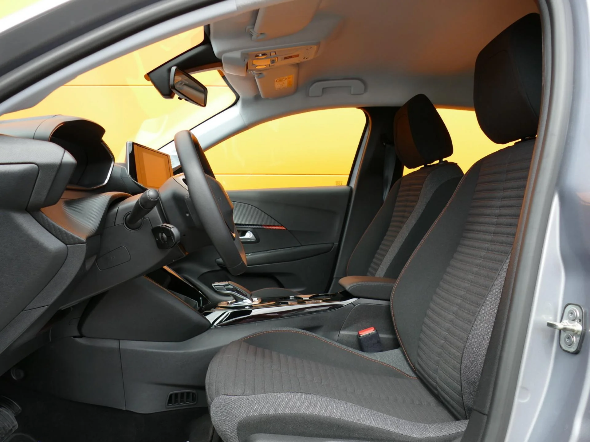 PEUGEOT 208 - Miniature 6 sur 32 - Cliquer pour voir cette photo