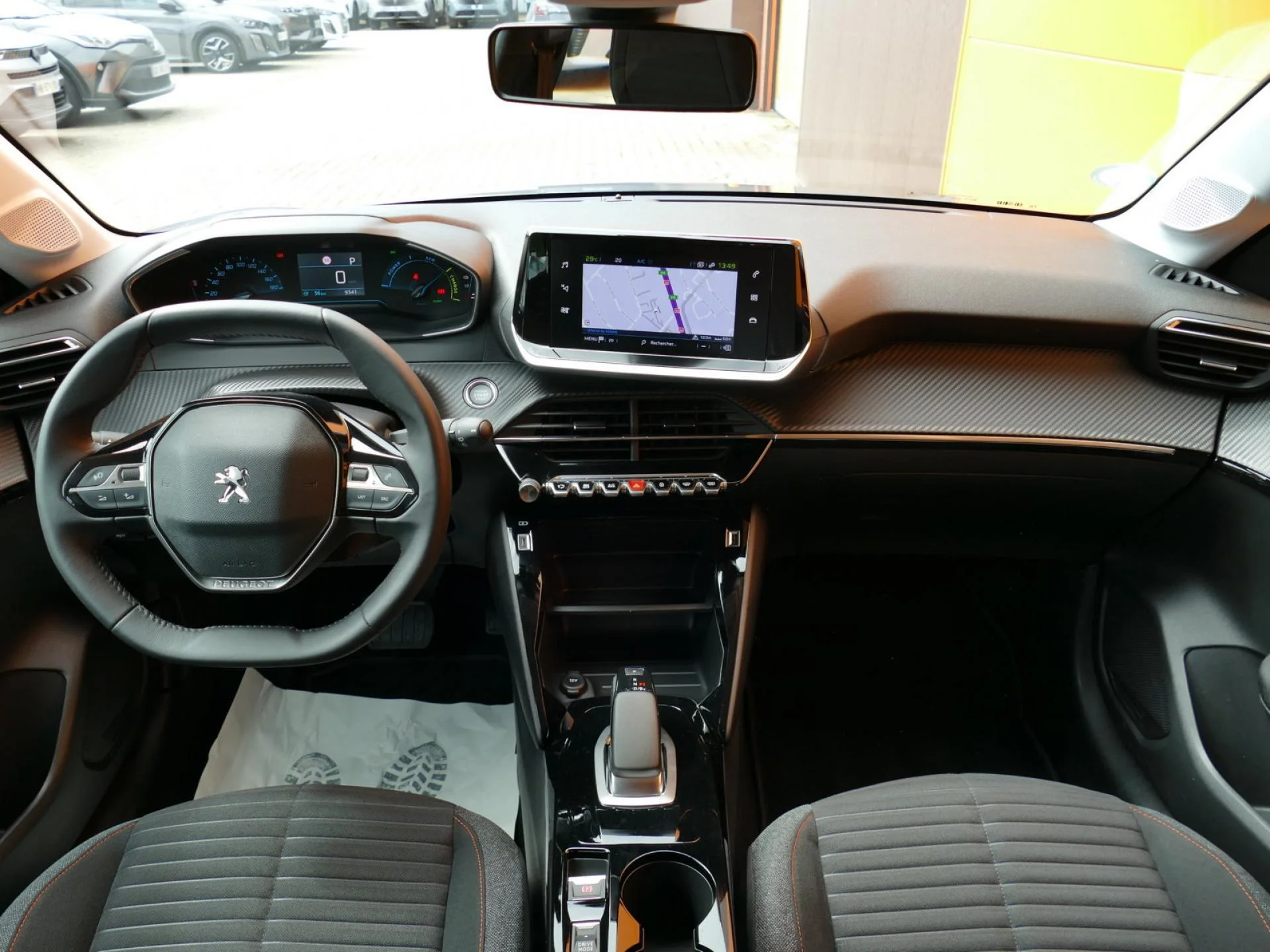 PEUGEOT 208 - Miniature 5 sur 32 - Cliquer pour voir cette photo