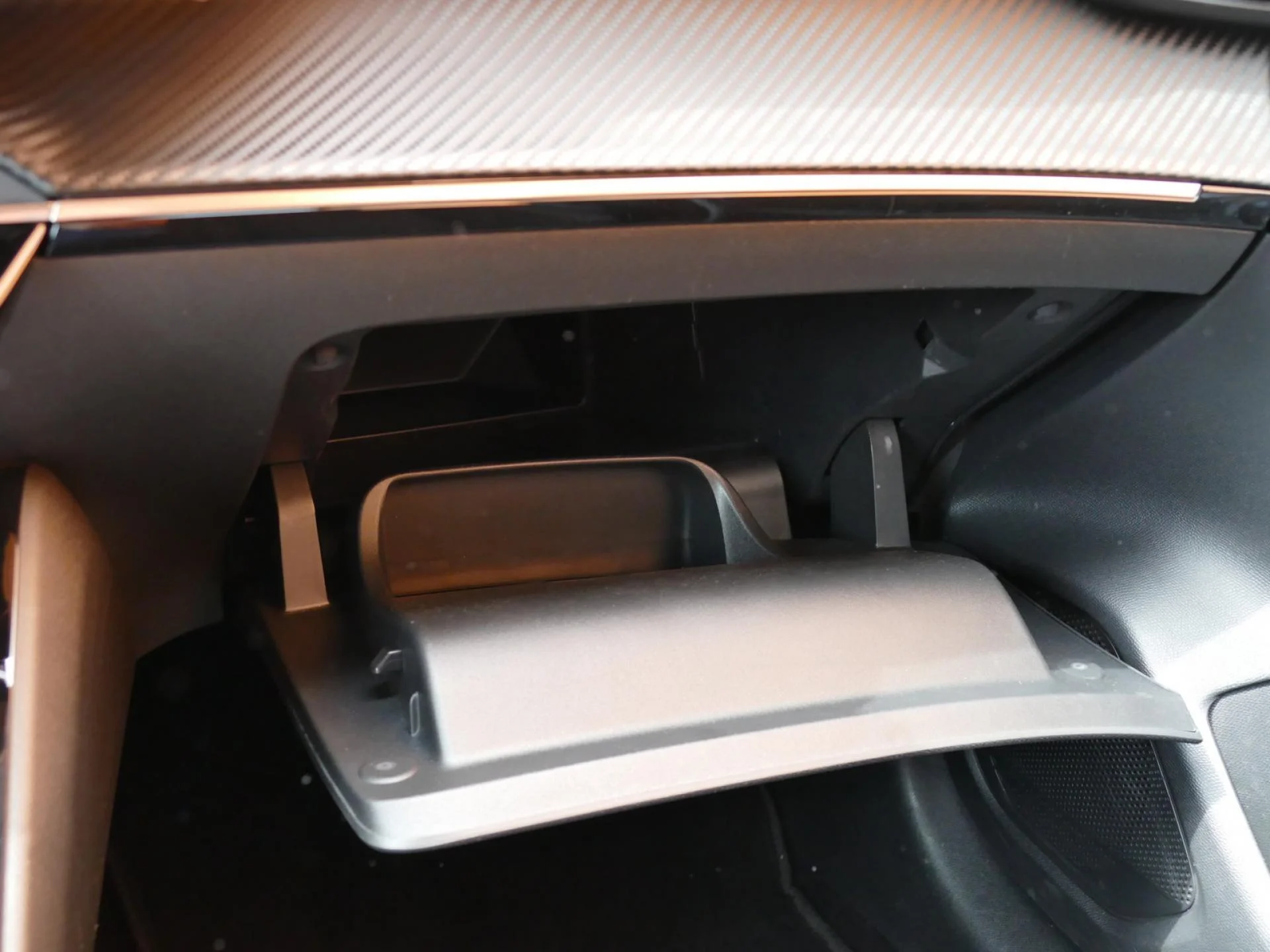 PEUGEOT 208 - Miniature 23 sur 32 - Cliquer pour voir cette photo