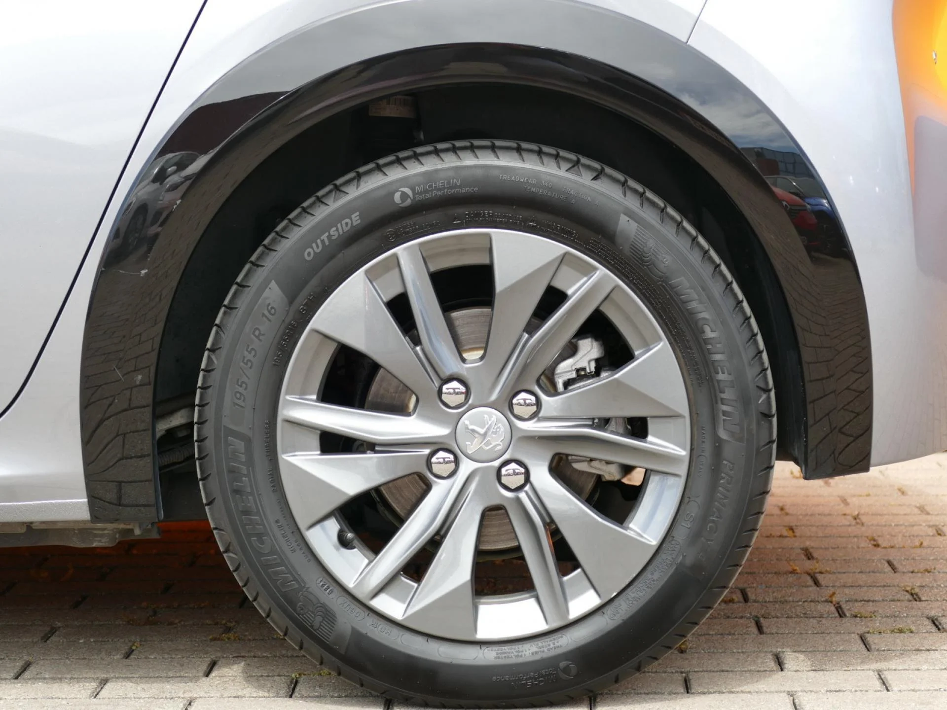 PEUGEOT 208 - Miniature 32 sur 32 - Cliquer pour voir cette photo