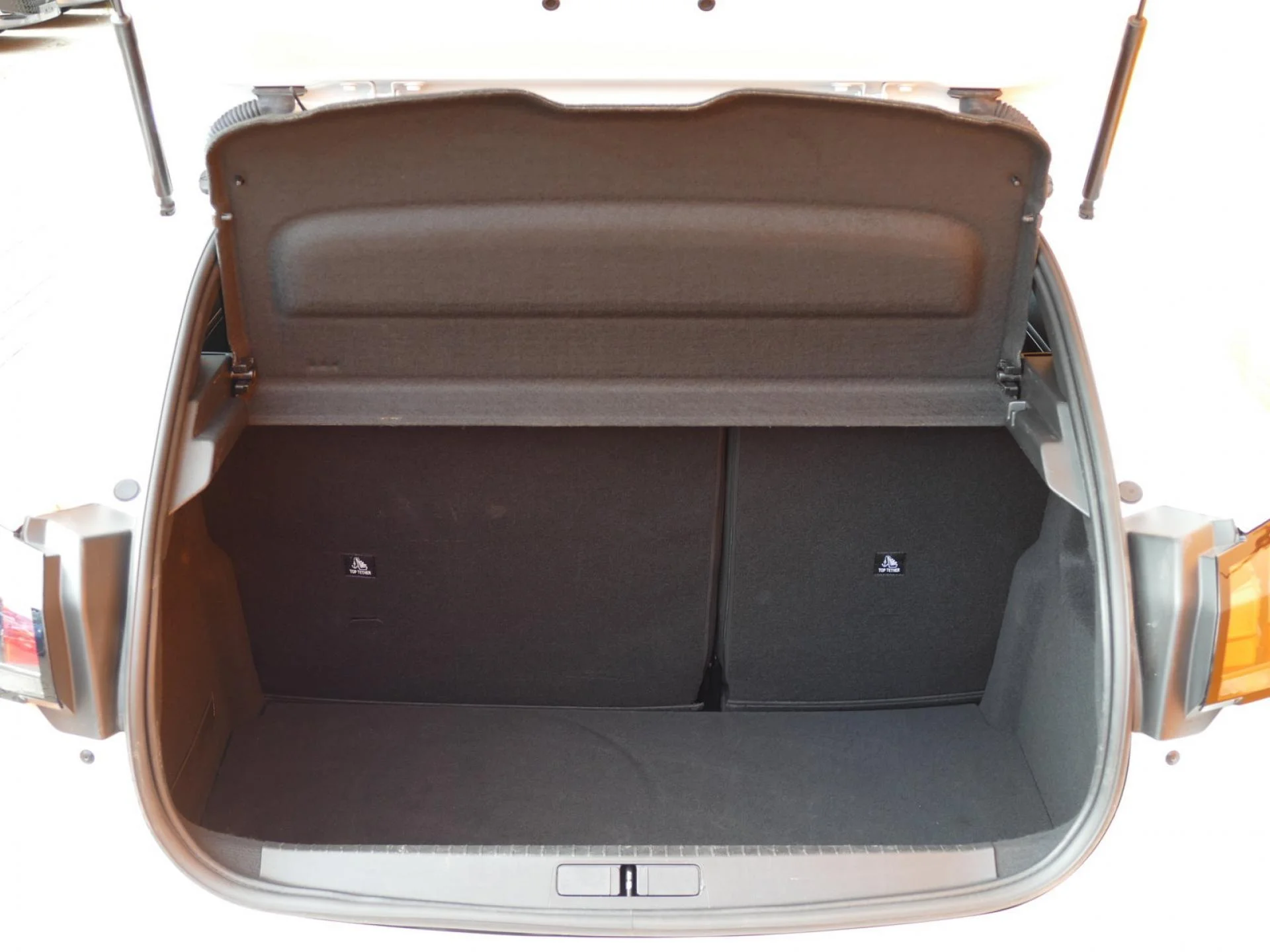 PEUGEOT 208 - Miniature 10 sur 32 - Cliquer pour voir cette photo