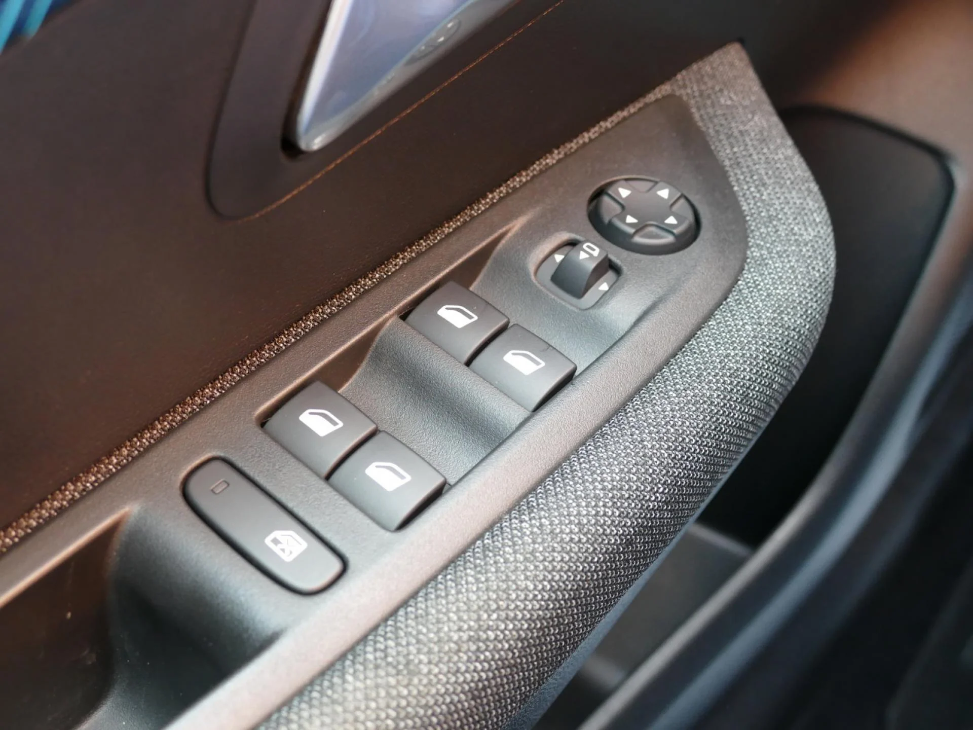 PEUGEOT 208 - Miniature 18 sur 32 - Cliquer pour voir cette photo