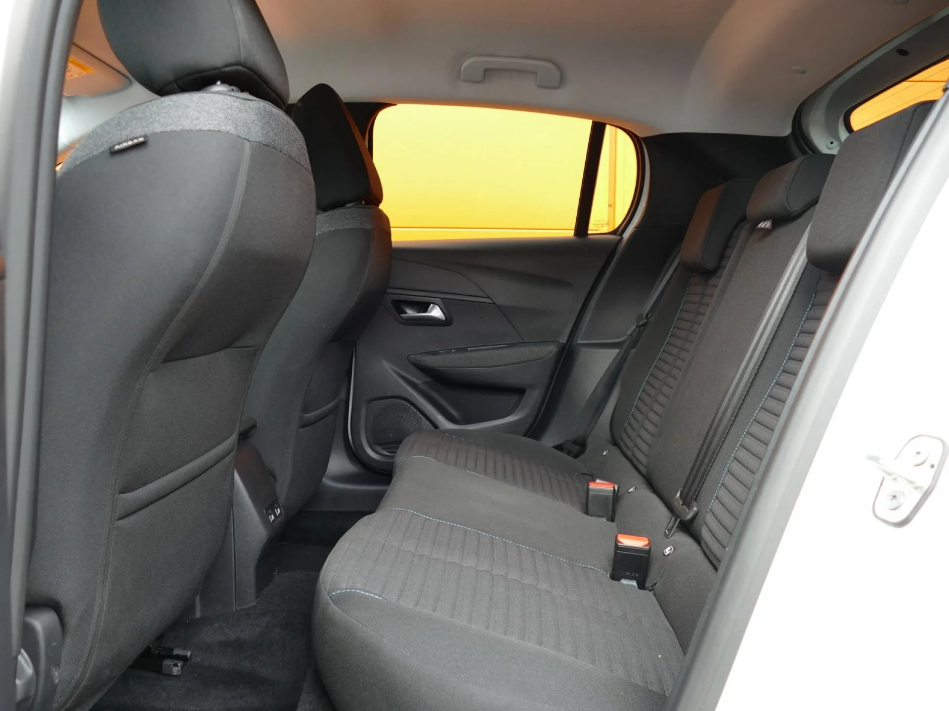 PEUGEOT 208 - Miniature 9 sur 32 - Cliquer pour voir cette photo