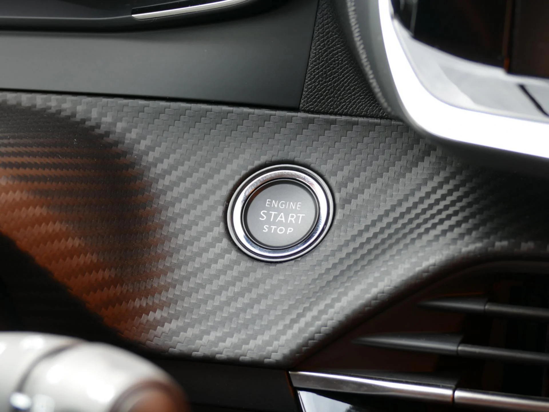 PEUGEOT 208 - Miniature 19 sur 32 - Cliquer pour voir cette photo