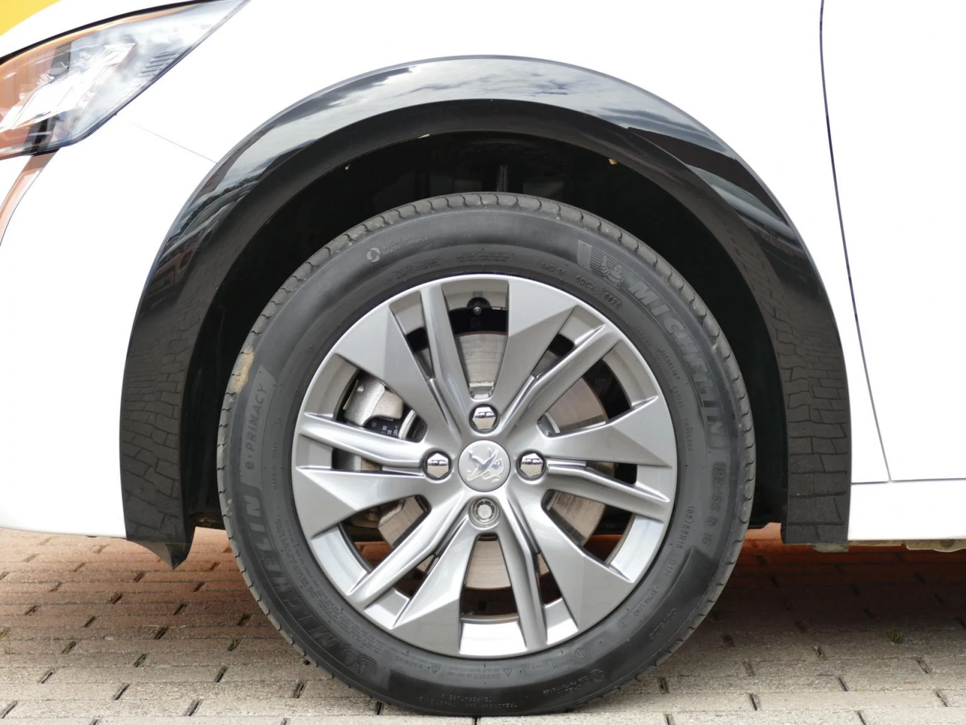 PEUGEOT 208 - Miniature 30 sur 32 - Cliquer pour voir cette photo