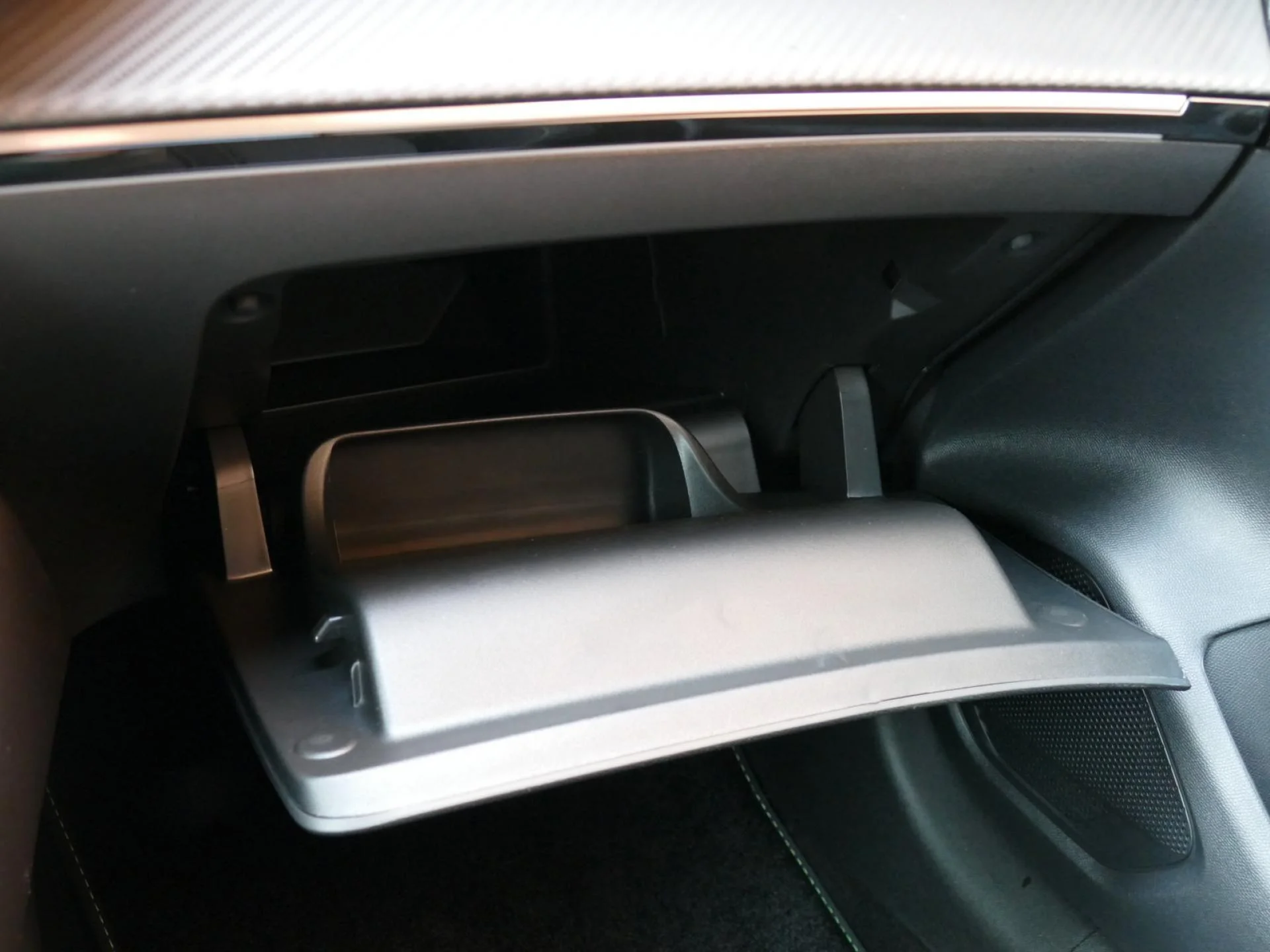 PEUGEOT 208 - Miniature 20 sur 30 - Cliquer pour voir cette photo