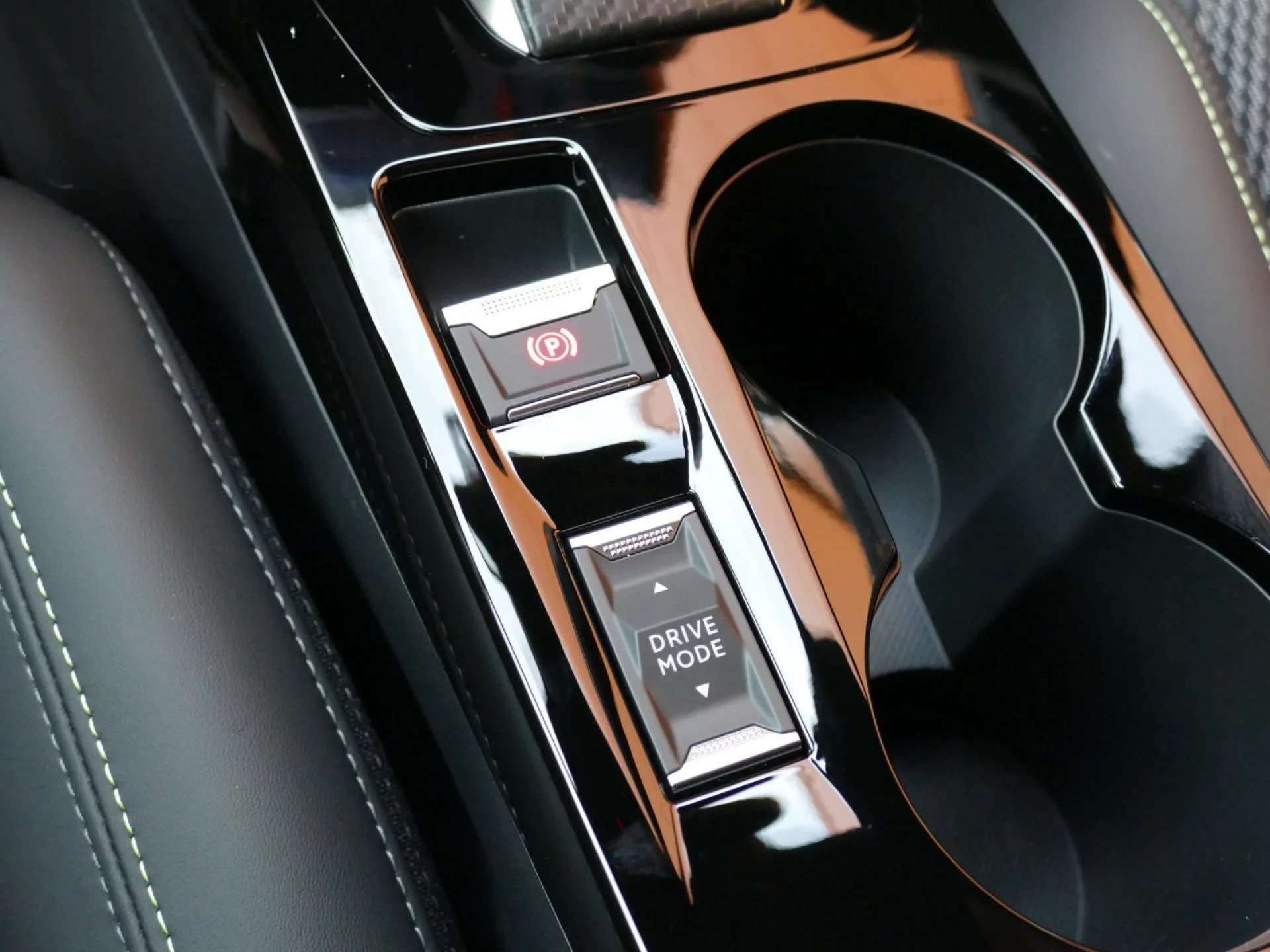 PEUGEOT 208 - Miniature 18 sur 30 - Cliquer pour voir cette photo