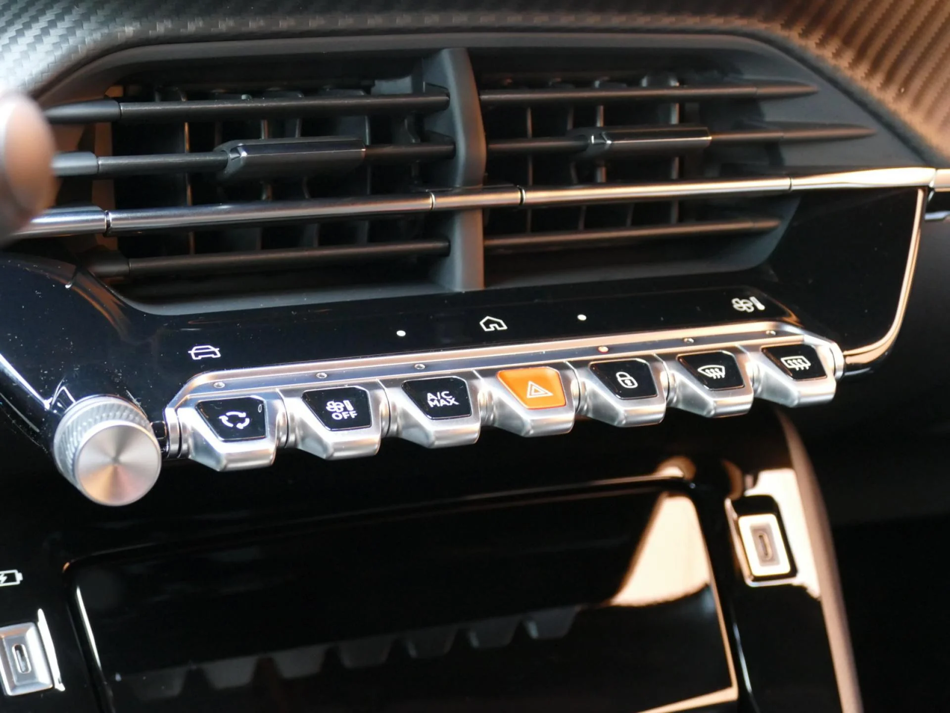 PEUGEOT 208 - Miniature 14 sur 30 - Cliquer pour voir cette photo