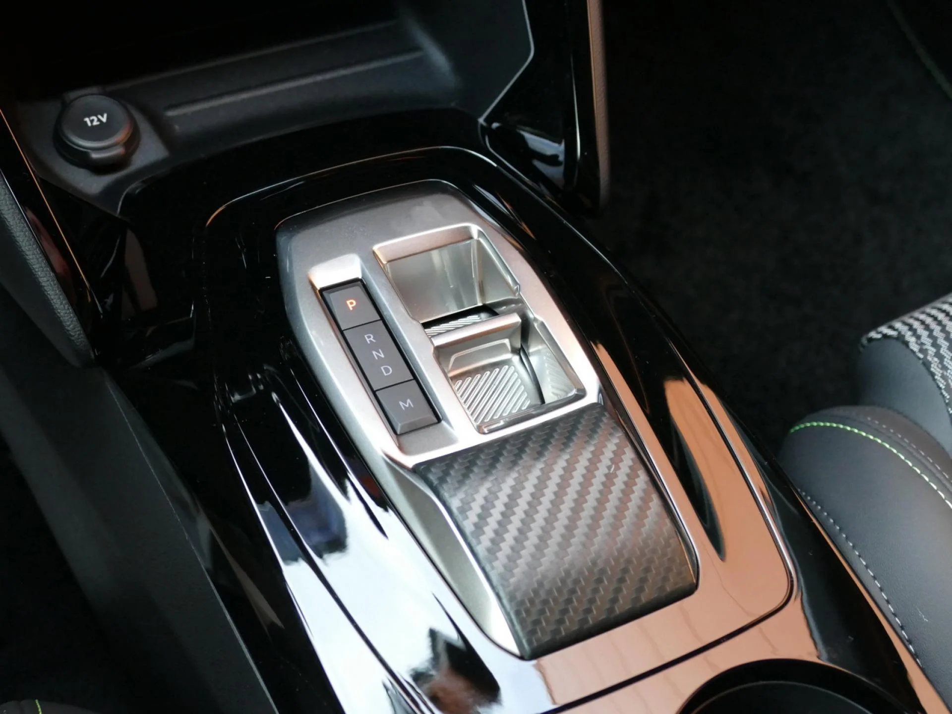 PEUGEOT 208 - Miniature 17 sur 30 - Cliquer pour voir cette photo