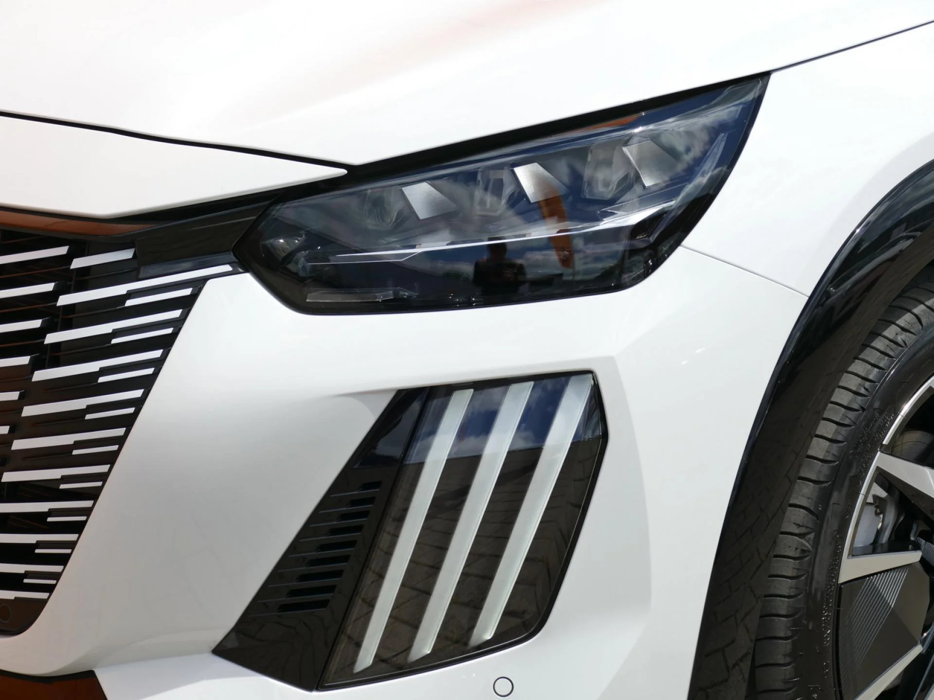 PEUGEOT 208 - Miniature 29 sur 32 - Cliquer pour voir cette photo