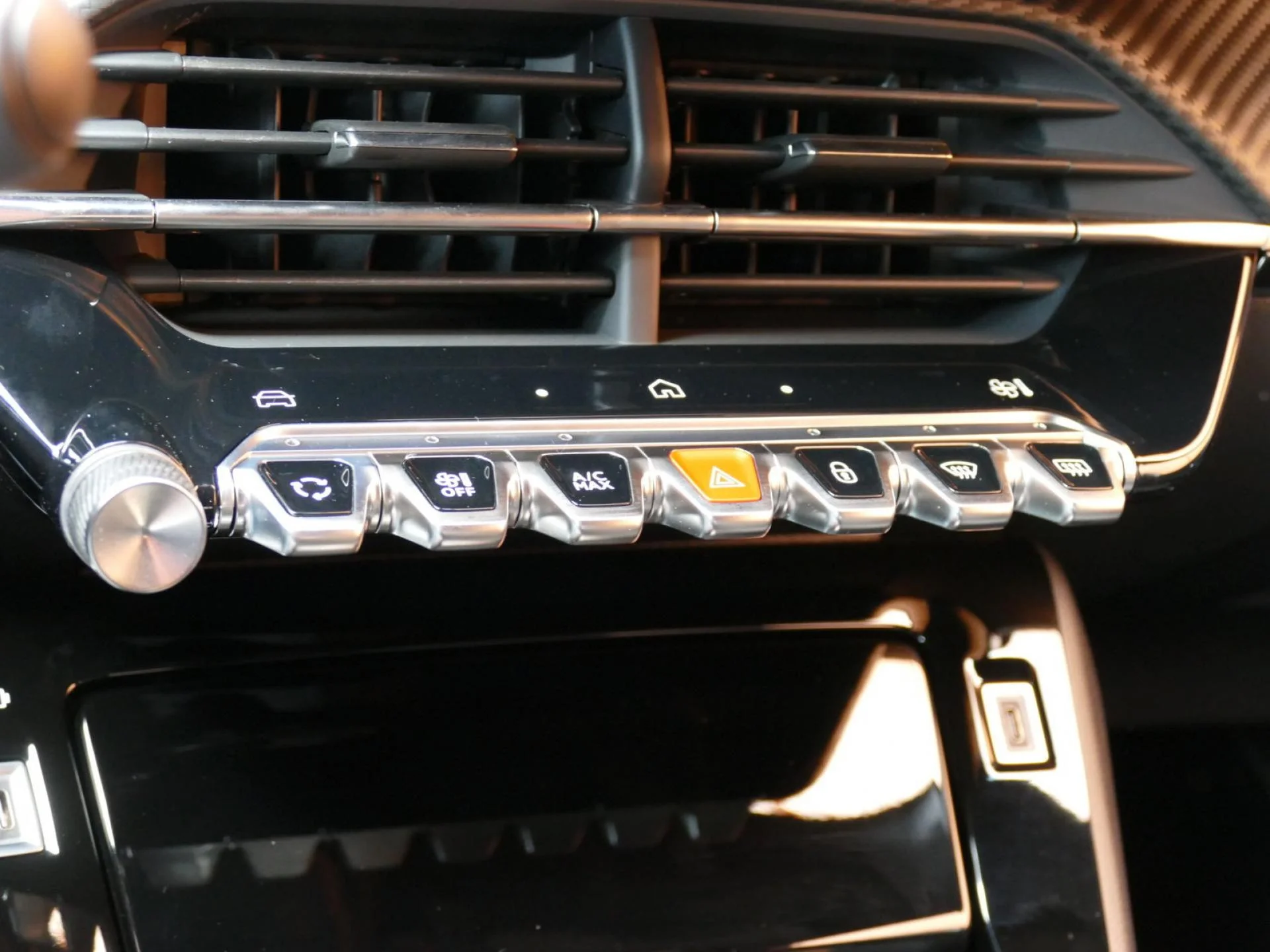 PEUGEOT 208 - Miniature 14 sur 32 - Cliquer pour voir cette photo
