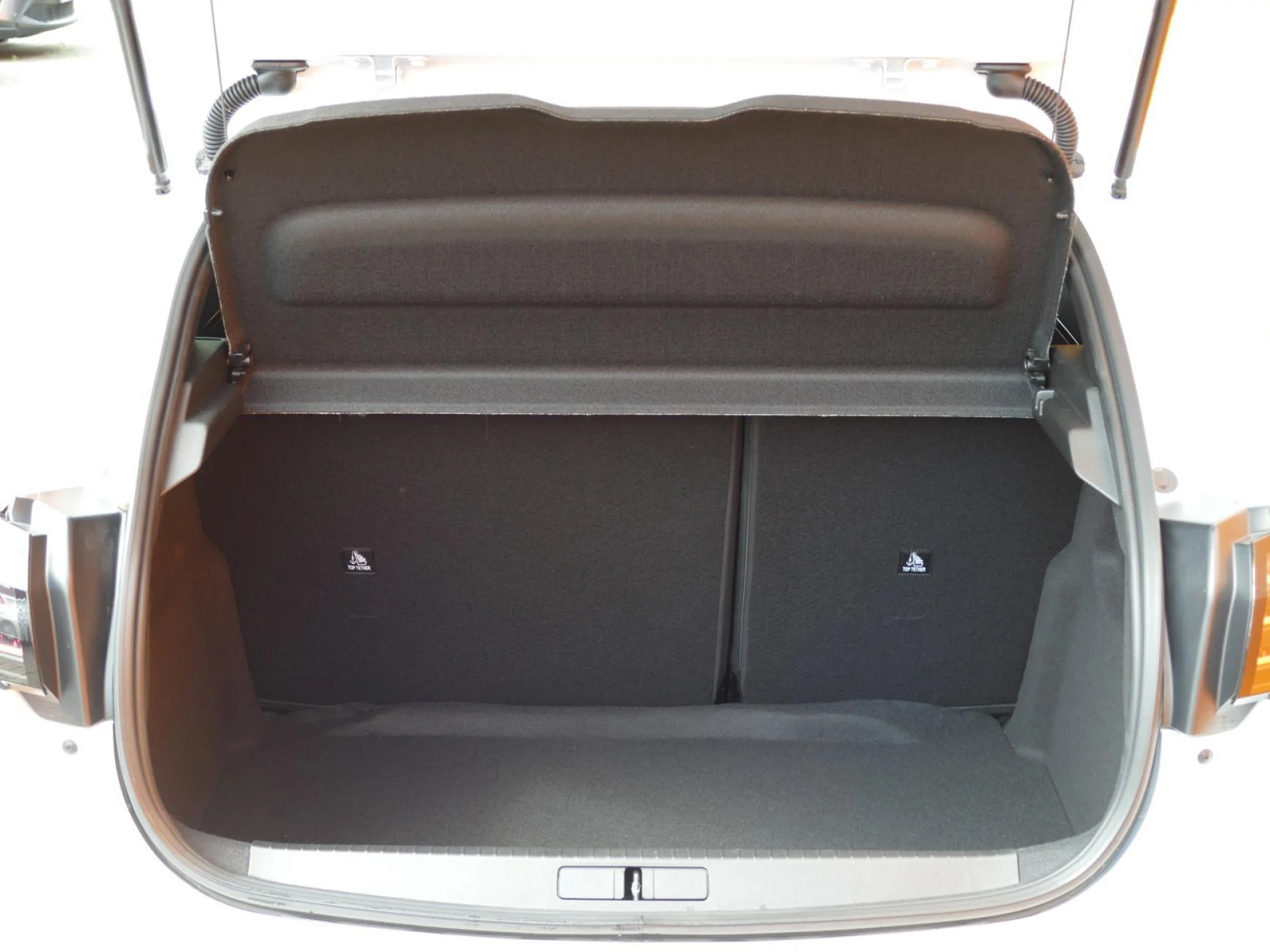 PEUGEOT 208 - Miniature 8 sur 32 - Cliquer pour voir cette photo