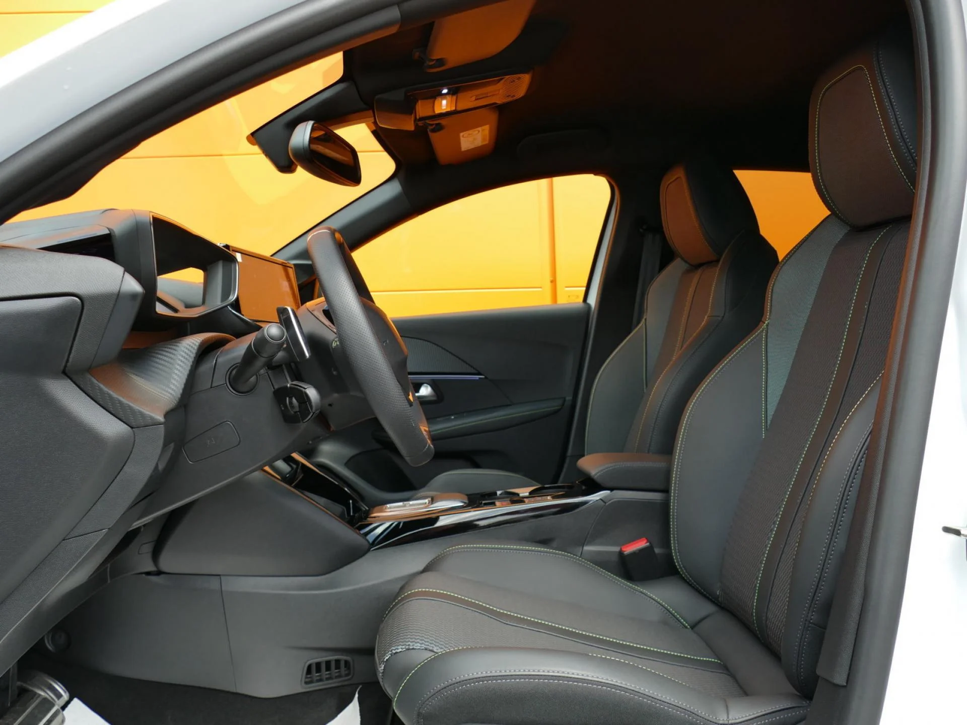 PEUGEOT 208 - Miniature 6 sur 32 - Cliquer pour voir cette photo