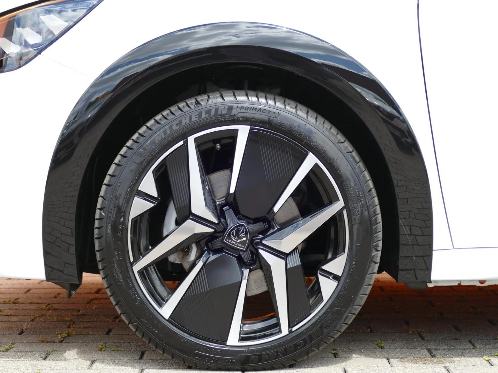 PEUGEOT 208 - Miniature 31 sur 32 - Cliquer pour voir cette photo