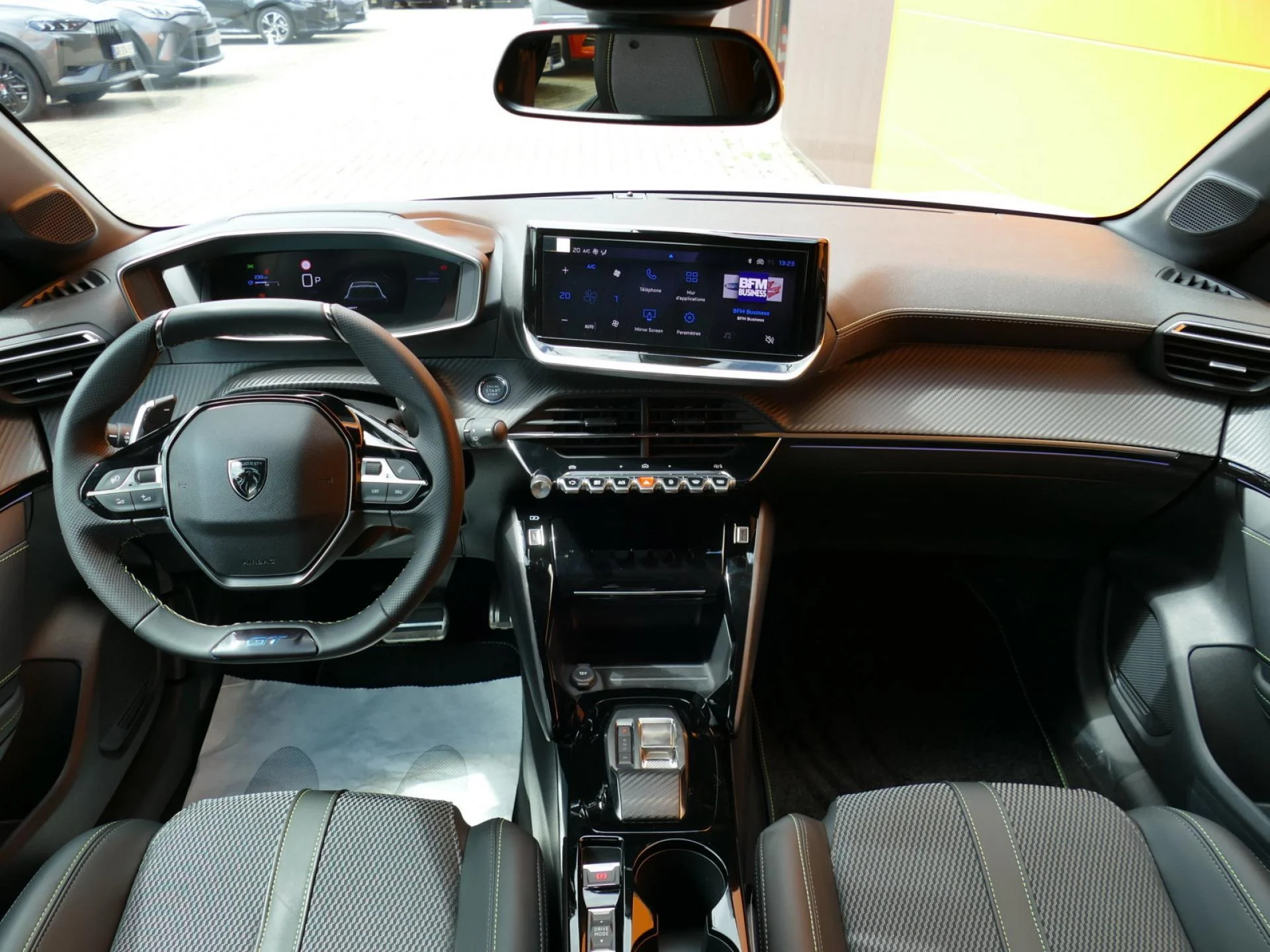 PEUGEOT 208 - Miniature 5 sur 32 - Cliquer pour voir cette photo