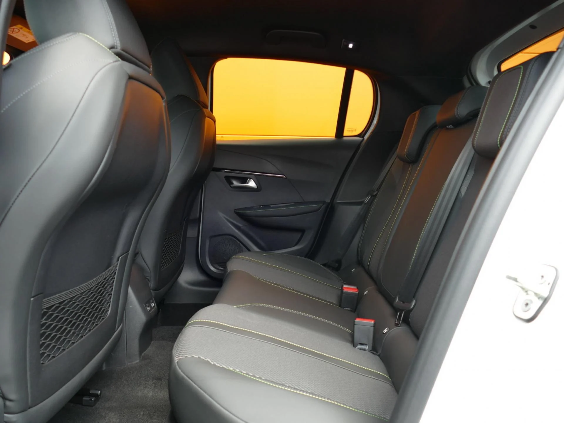 PEUGEOT 208 - Miniature 7 sur 32 - Cliquer pour voir cette photo