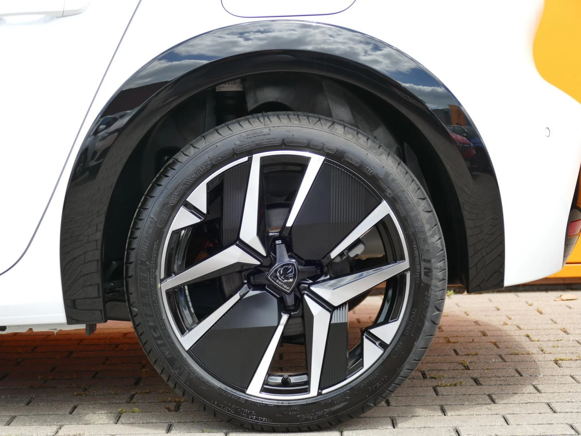 PEUGEOT 208 - Miniature 32 sur 32 - Cliquer pour voir cette photo