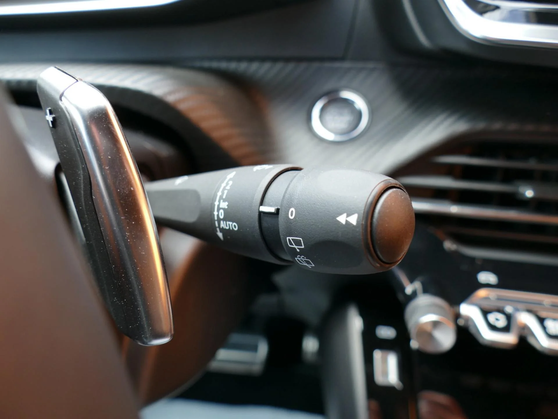 PEUGEOT 208 - Miniature 24 sur 32 - Cliquer pour voir cette photo