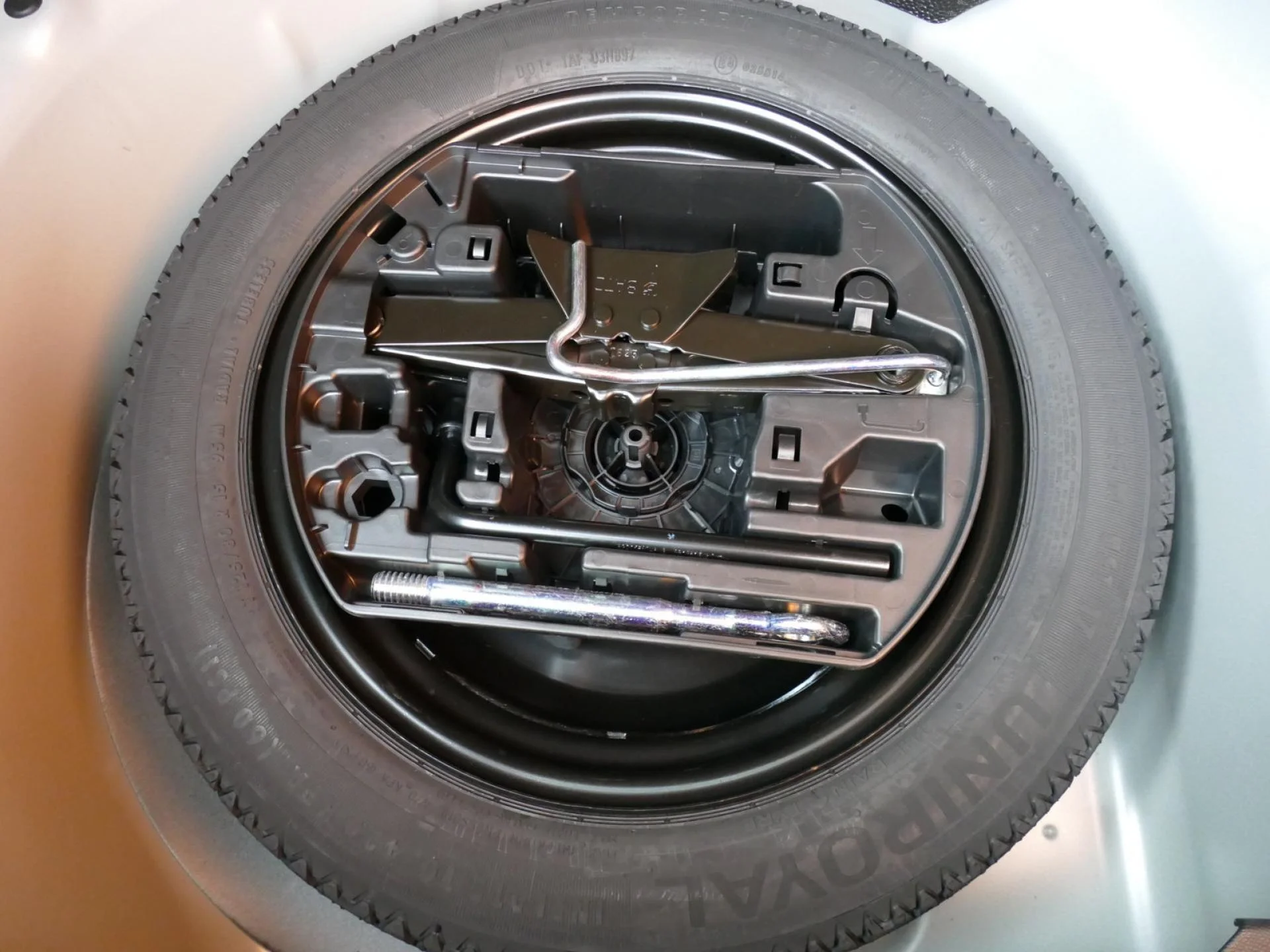 PEUGEOT 208 - Miniature 27 sur 33 - Cliquer pour voir cette photo