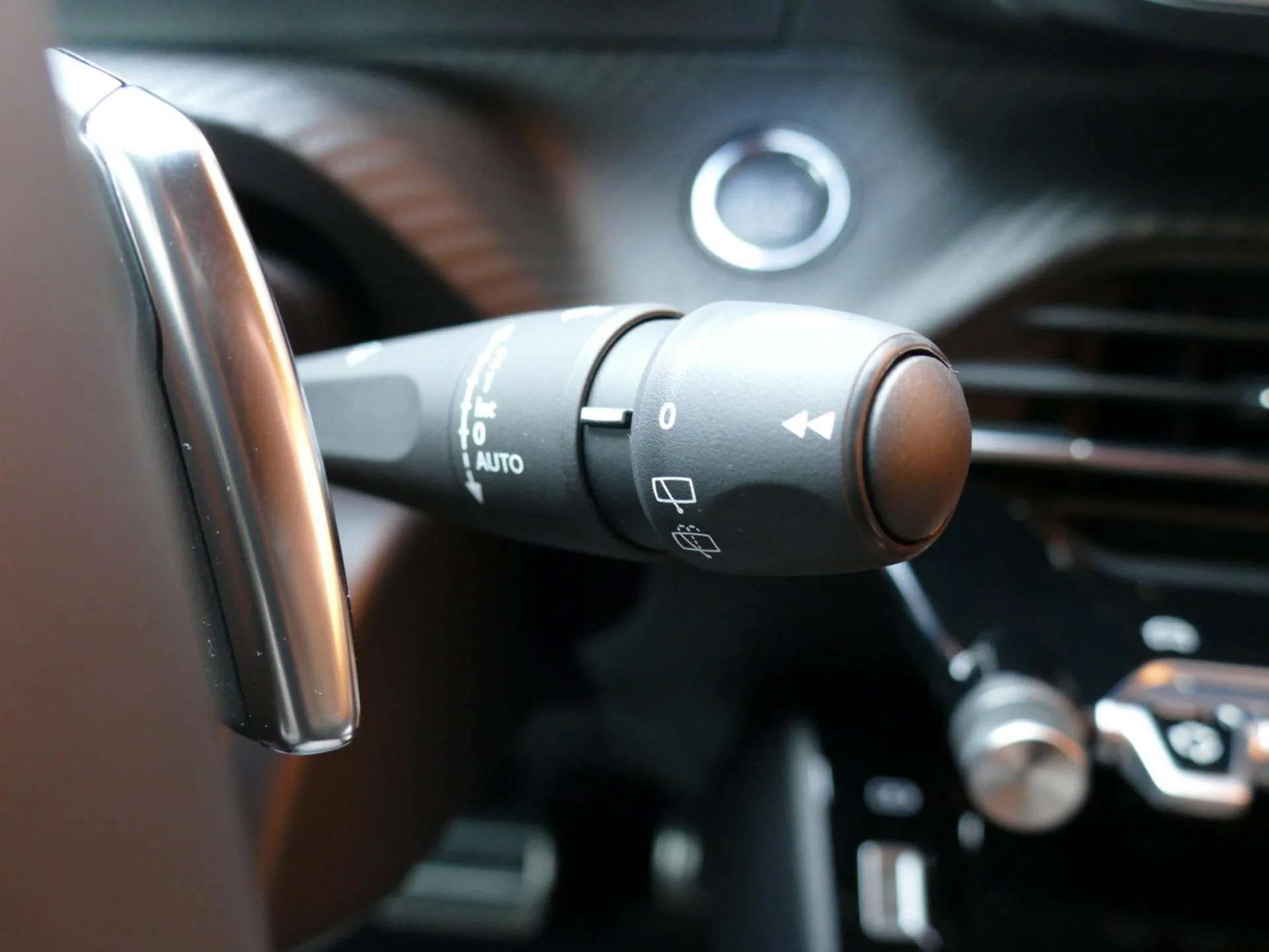 PEUGEOT 208 - Miniature 19 sur 33 - Cliquer pour voir cette photo