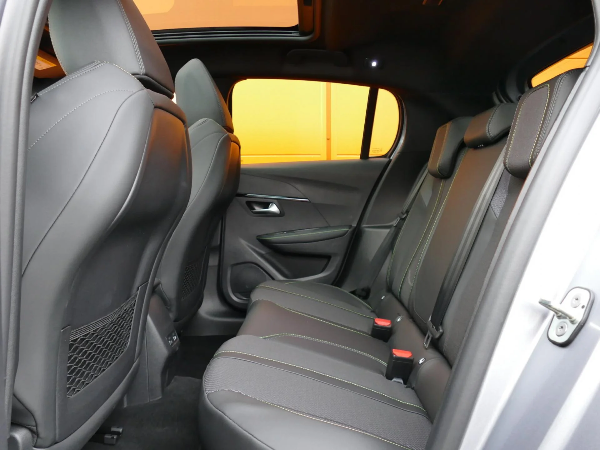 PEUGEOT 208 - Miniature 6 sur 30 - Cliquer pour voir cette photo