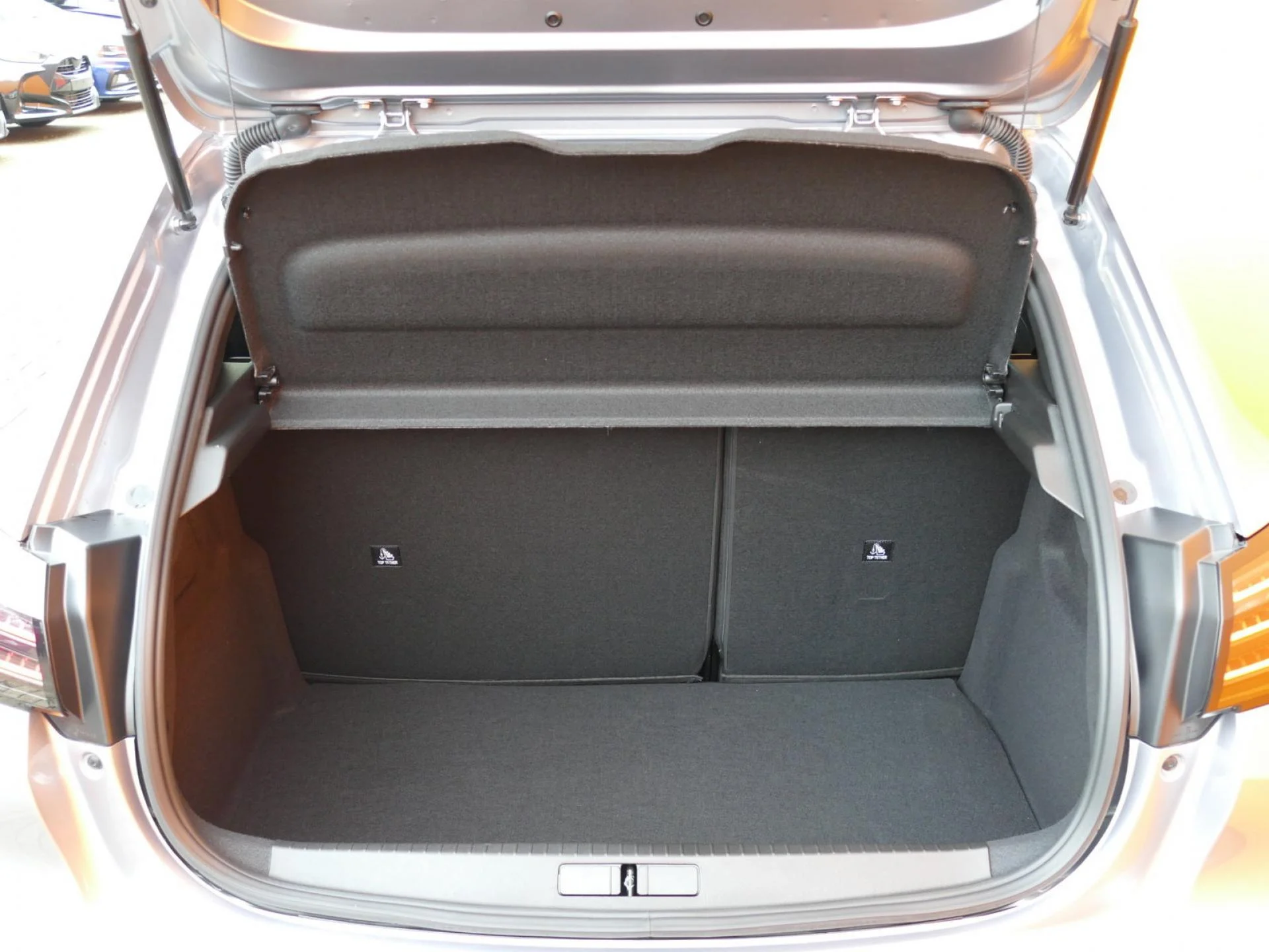 PEUGEOT 208 - Miniature 8 sur 33 - Cliquer pour voir cette photo