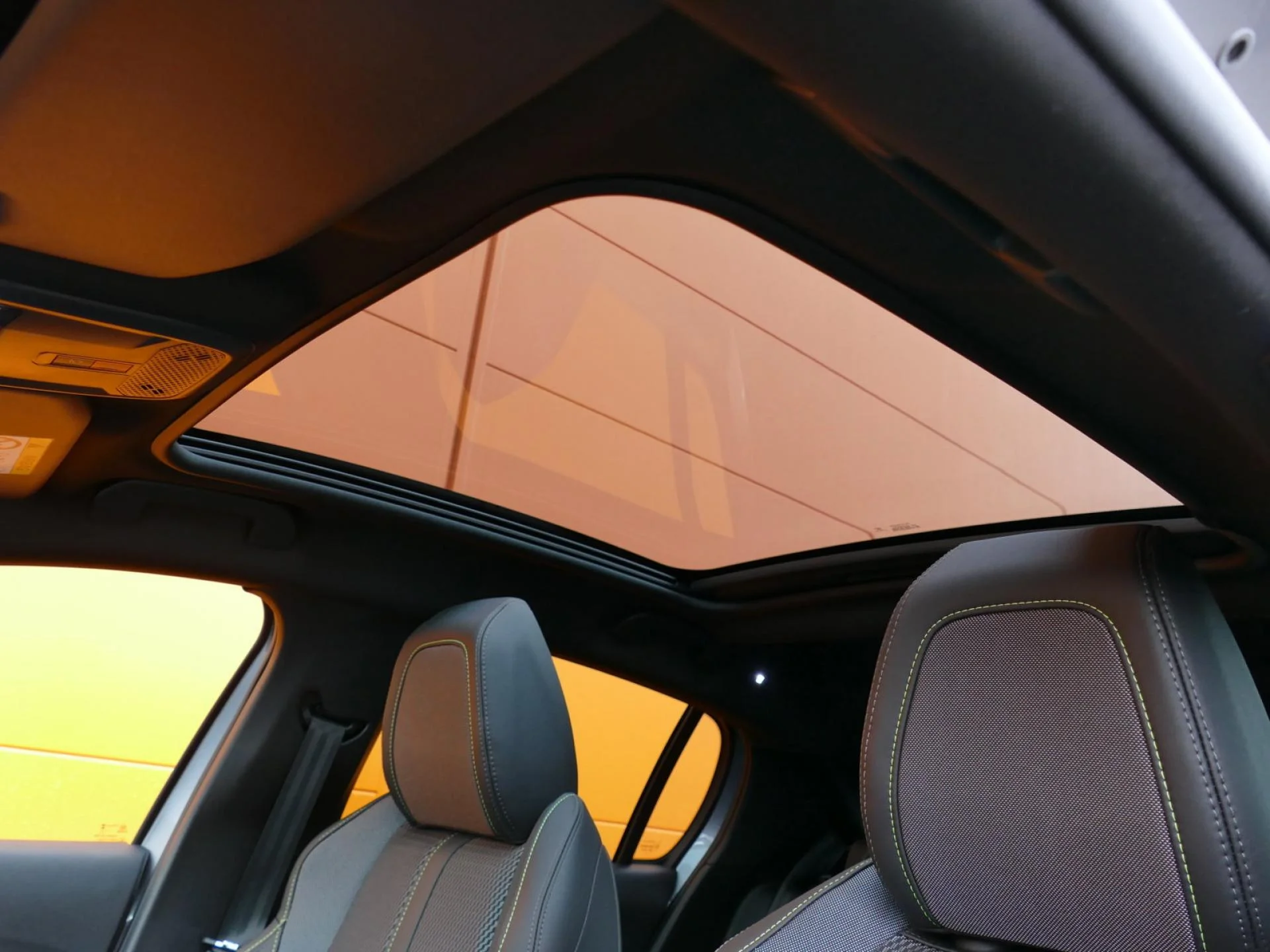 PEUGEOT 208 - Miniature 22 sur 33 - Cliquer pour voir cette photo