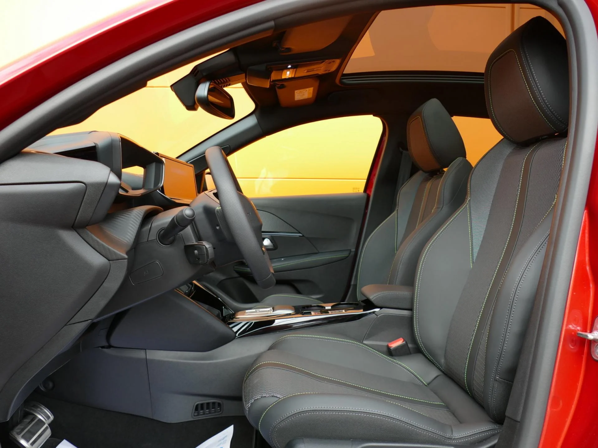 PEUGEOT 208 - Miniature 7 sur 35 - Cliquer pour voir cette photo