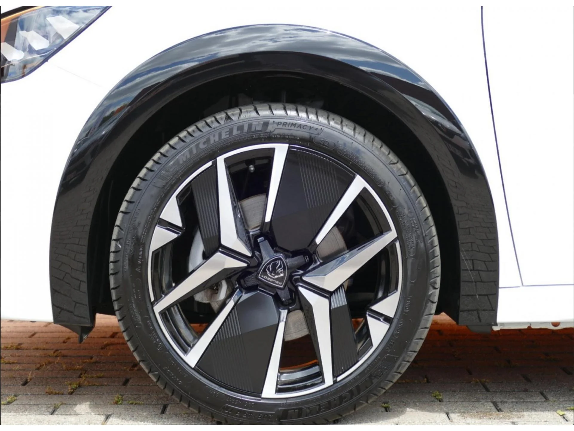 PEUGEOT 208 - Miniature 27 sur 28 - Cliquer pour voir cette photo