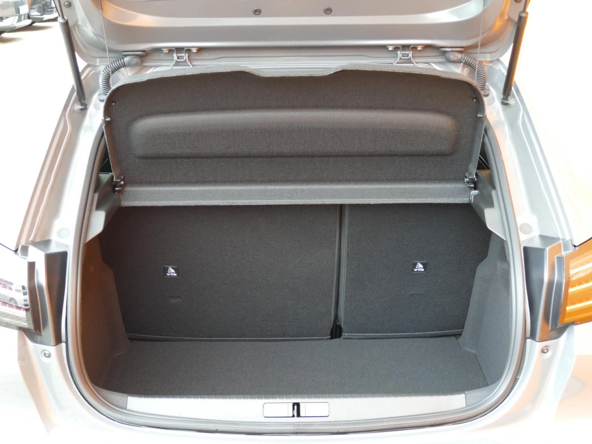 PEUGEOT 208 - Miniature 7 sur 32 - Cliquer pour voir cette photo