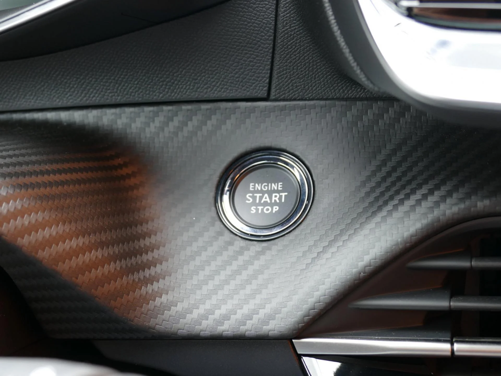 PEUGEOT 208 - Miniature 19 sur 32 - Cliquer pour voir cette photo