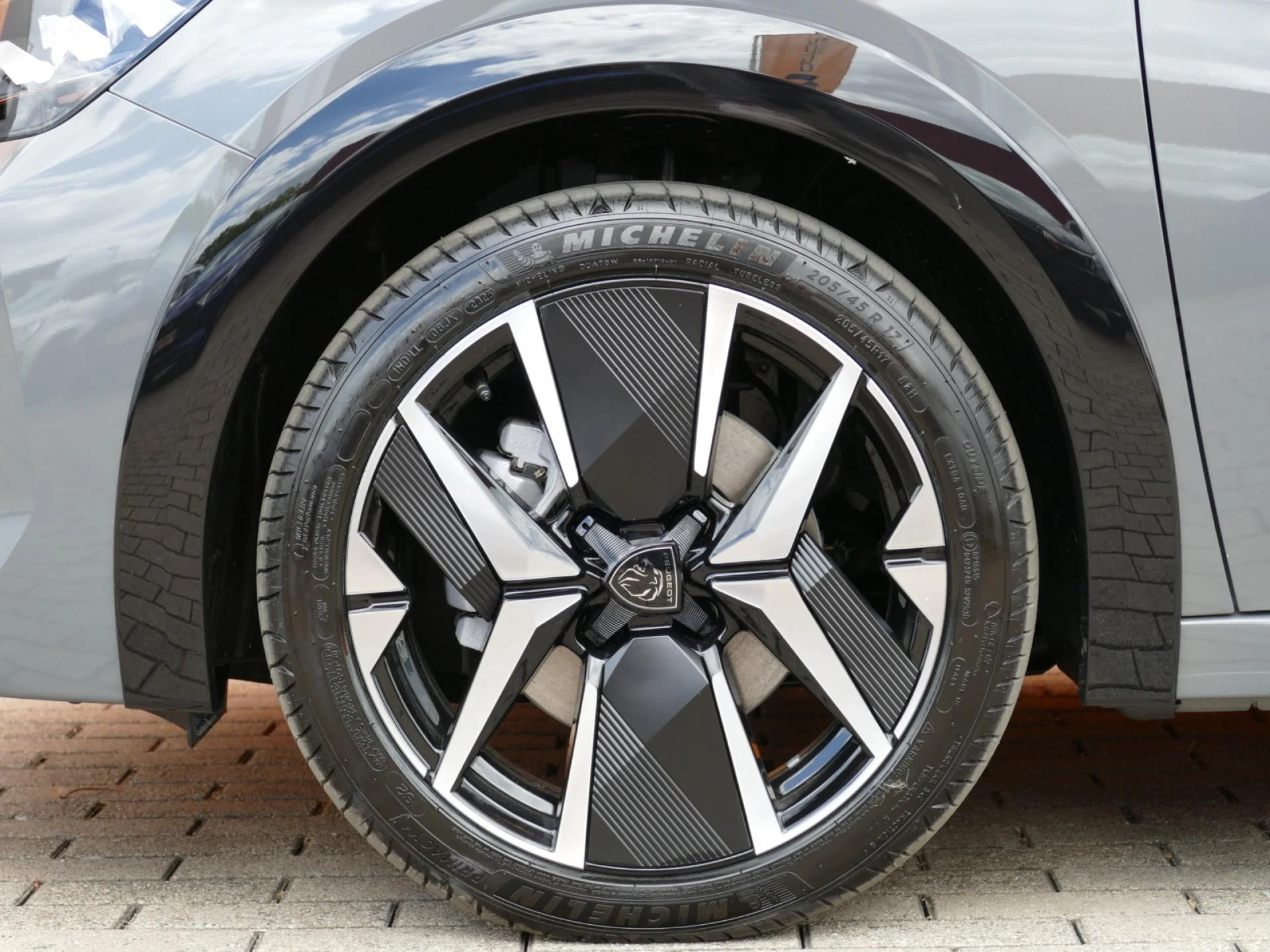 PEUGEOT 208 - Miniature 31 sur 32 - Cliquer pour voir cette photo