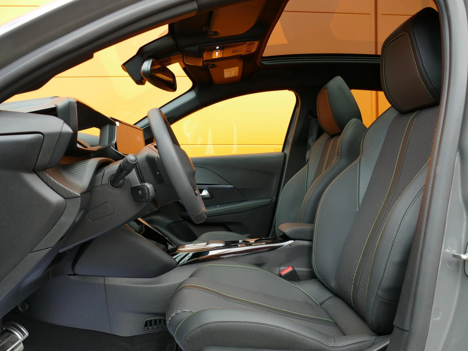 PEUGEOT 208 - Miniature 5 sur 32 - Cliquer pour voir cette photo
