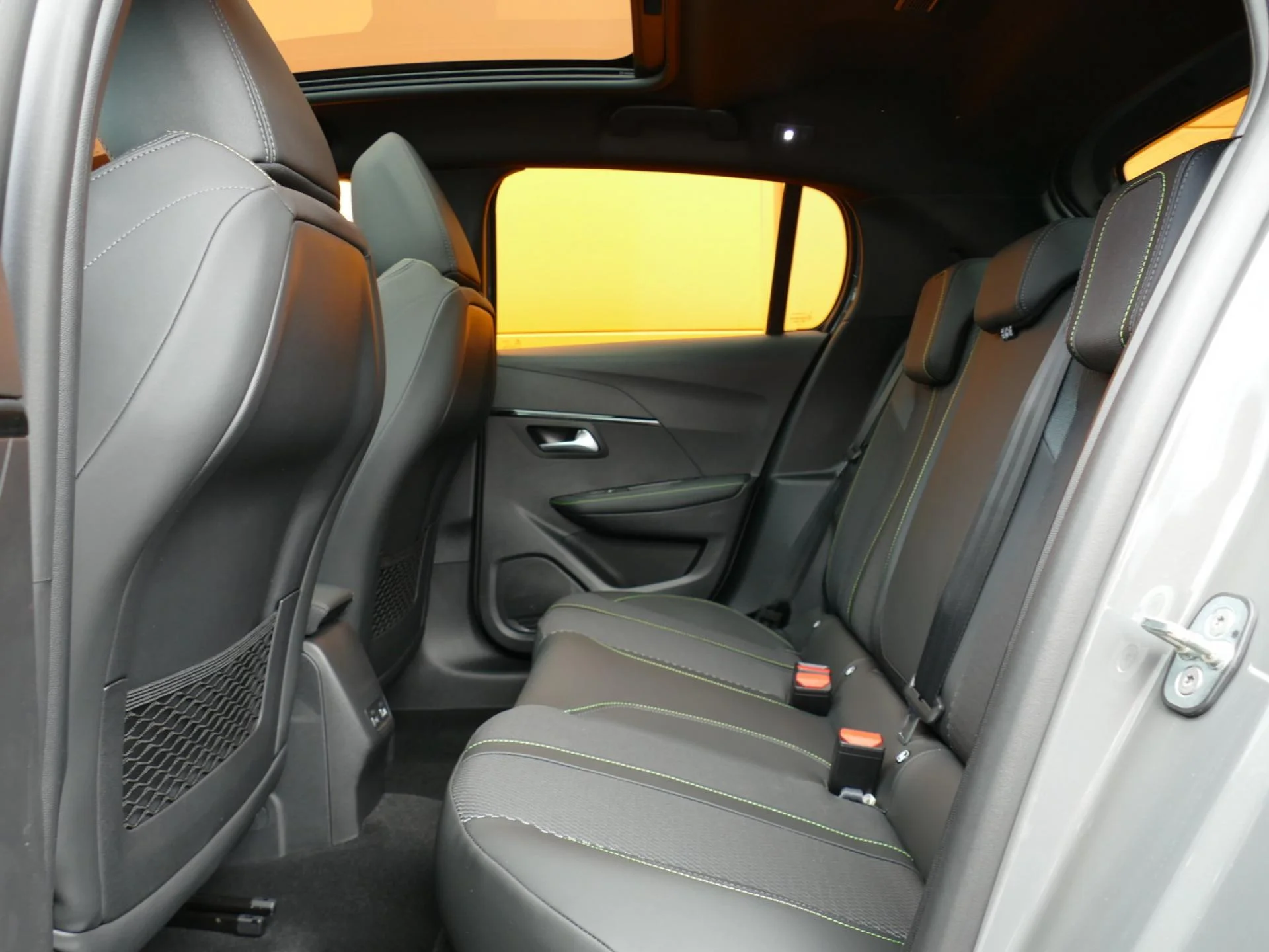 PEUGEOT 208 - Miniature 6 sur 32 - Cliquer pour voir cette photo