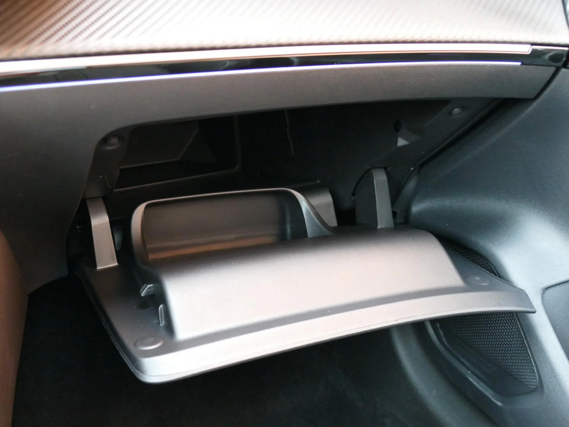 PEUGEOT 208 - Miniature 23 sur 30 - Cliquer pour voir cette photo