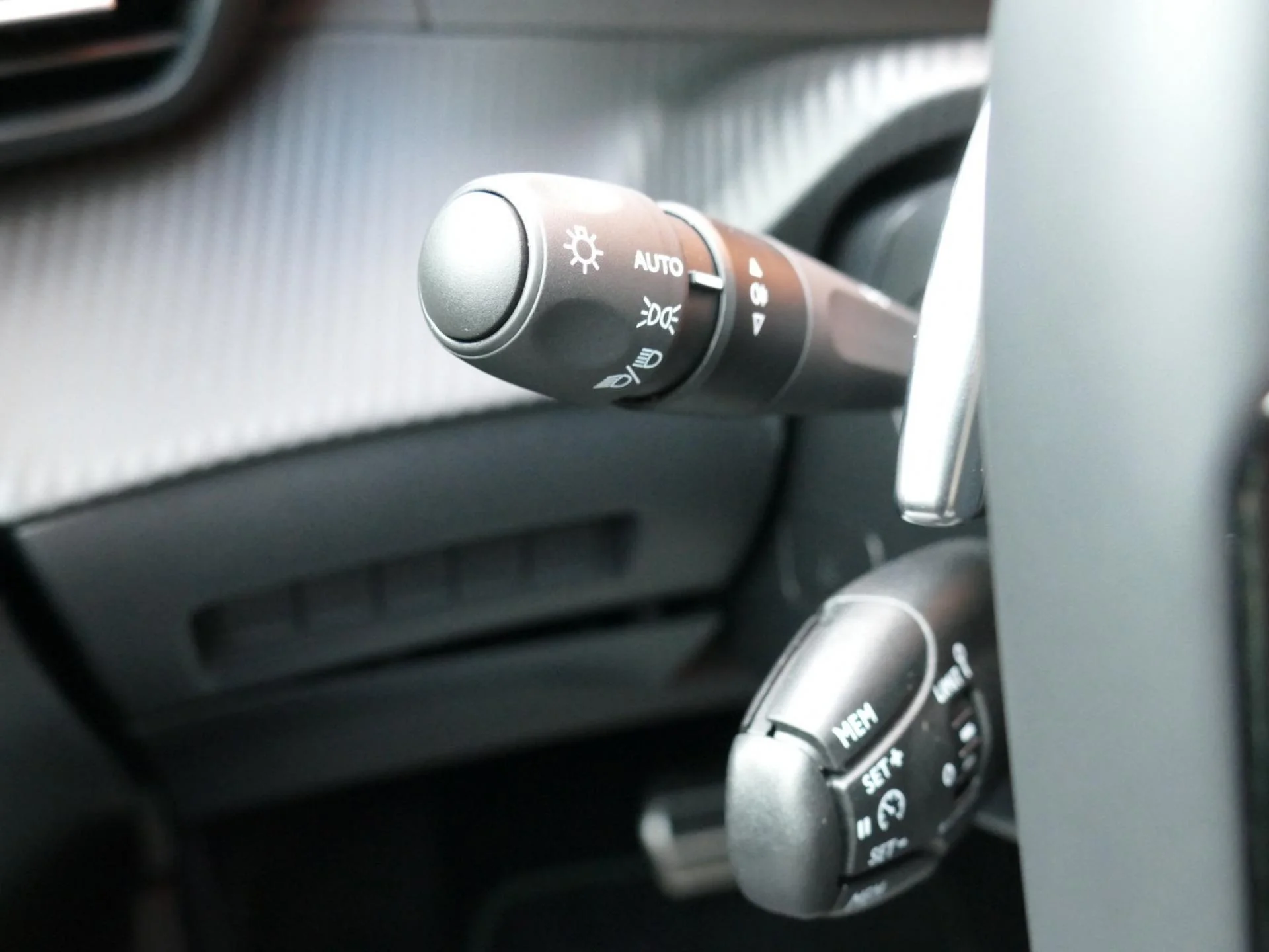 PEUGEOT 208 - Miniature 25 sur 33 - Cliquer pour voir cette photo