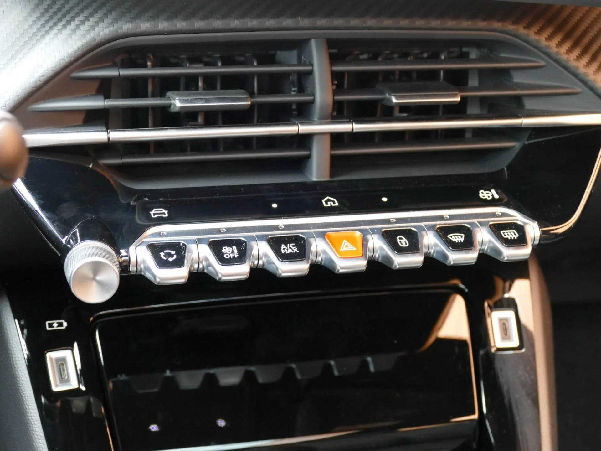 PEUGEOT 208 - Miniature 15 sur 33 - Cliquer pour voir cette photo