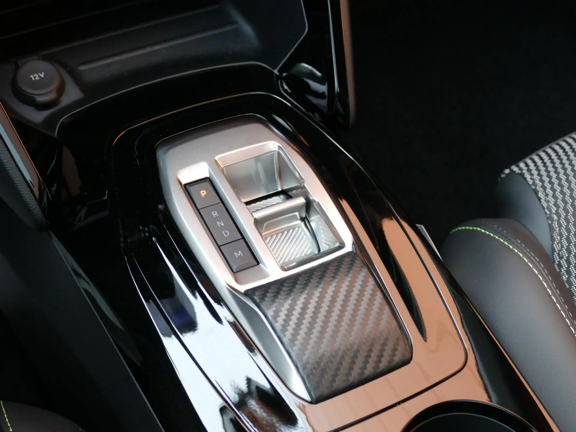 PEUGEOT 208 - Miniature 20 sur 30 - Cliquer pour voir cette photo