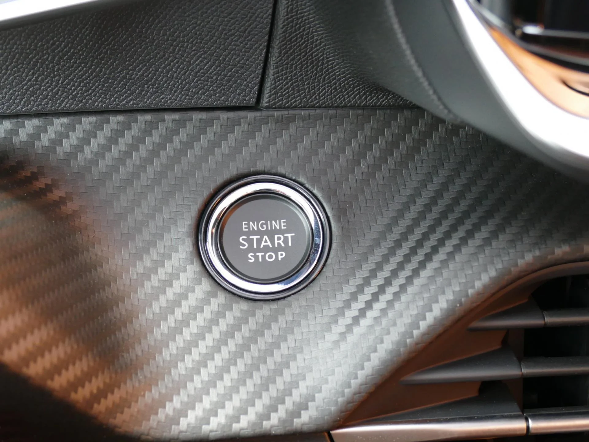 PEUGEOT 208 - Miniature 19 sur 34 - Cliquer pour voir cette photo