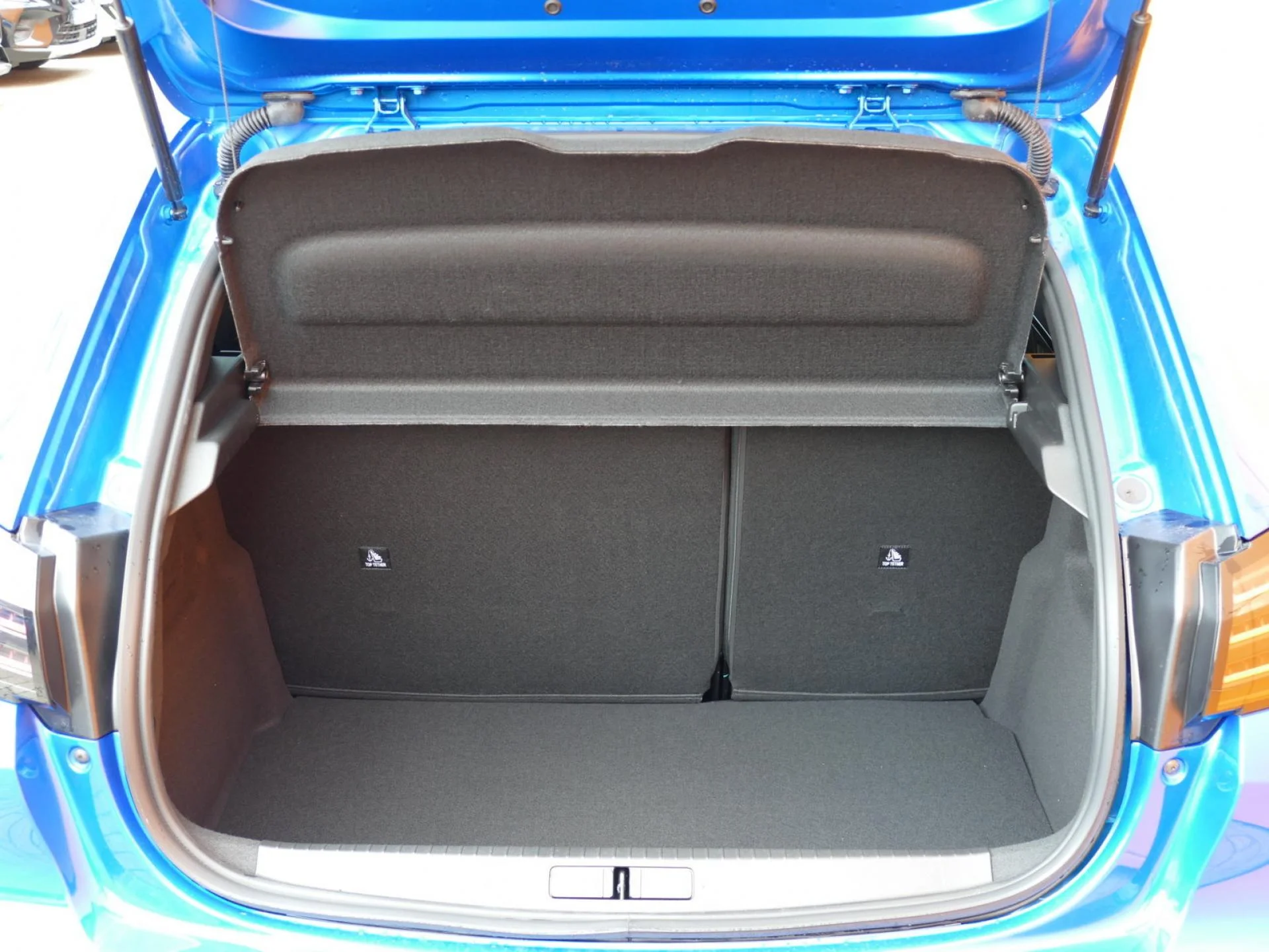 PEUGEOT 208 - Miniature 8 sur 34 - Cliquer pour voir cette photo