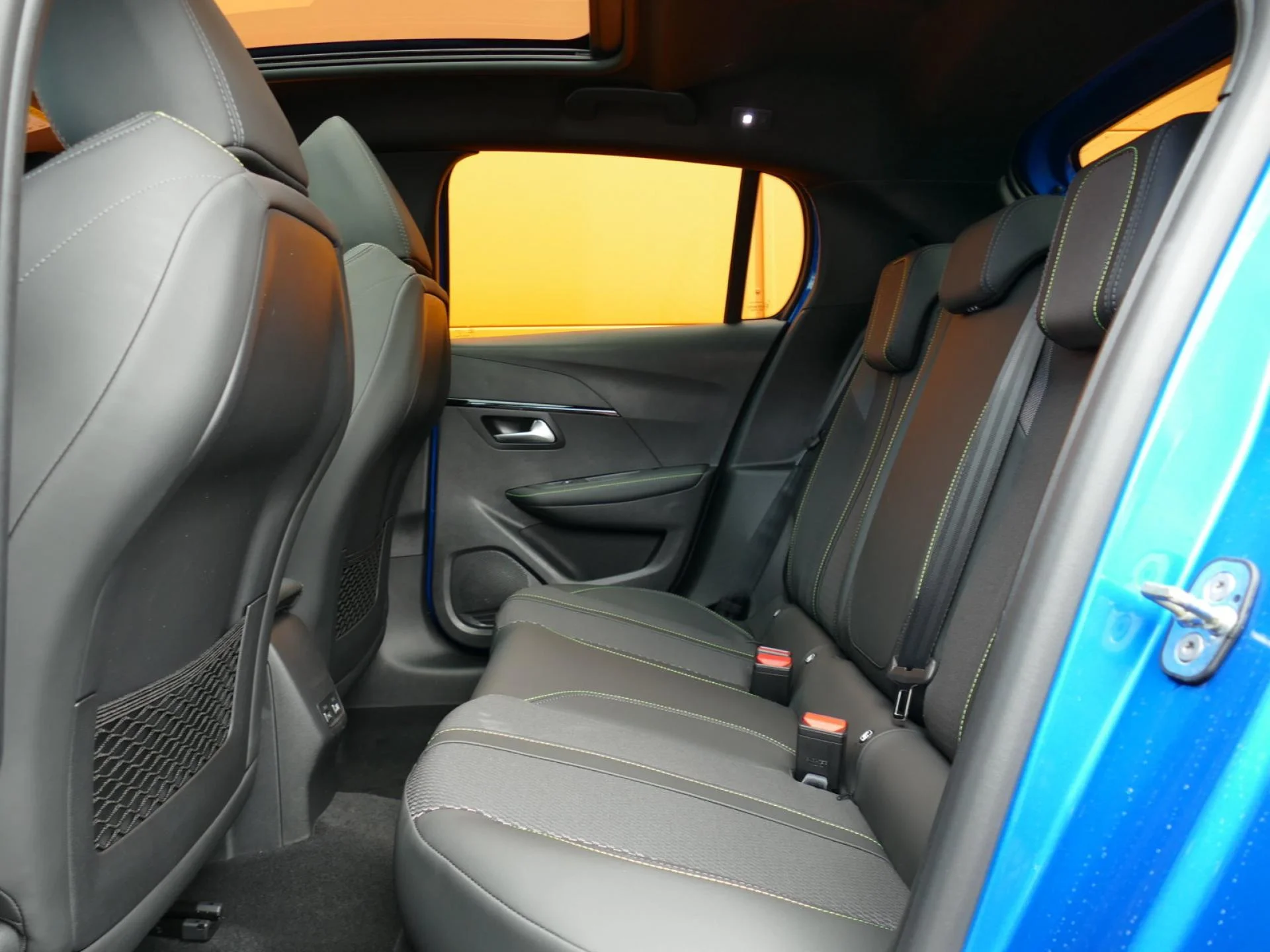 PEUGEOT 208 - Miniature 7 sur 34 - Cliquer pour voir cette photo
