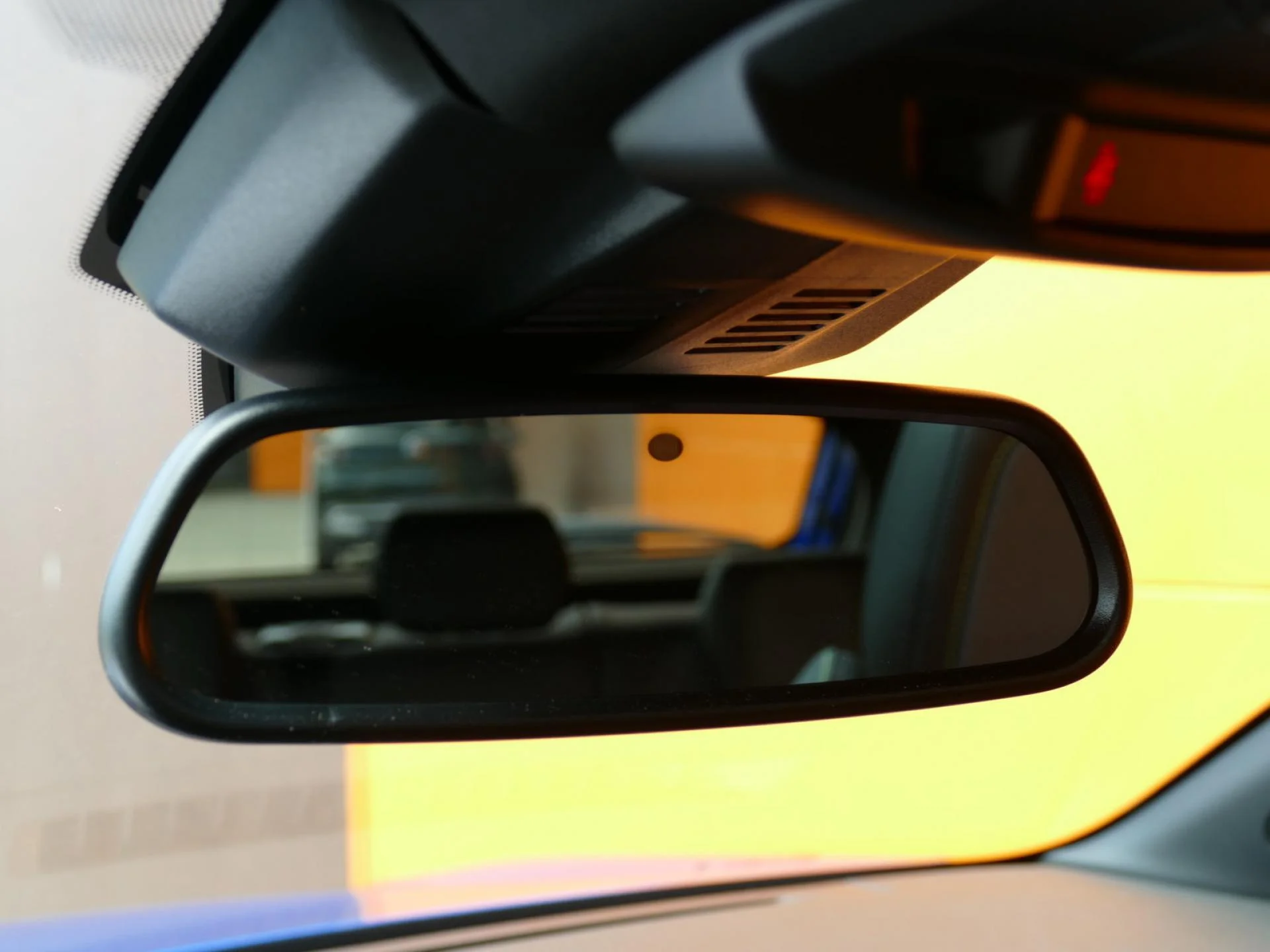 PEUGEOT 208 - Miniature 21 sur 34 - Cliquer pour voir cette photo