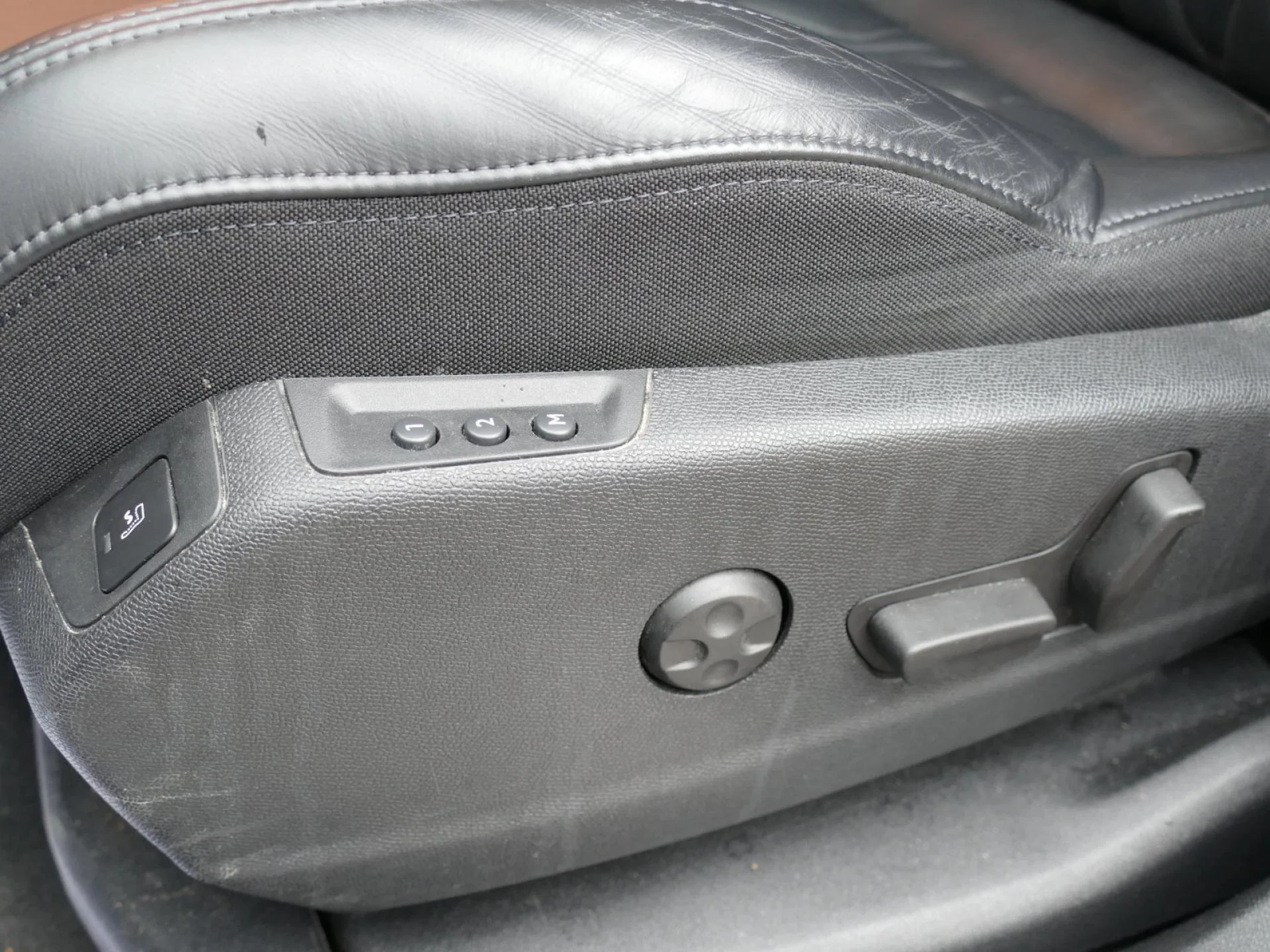 PEUGEOT 3008 - Miniature 23 sur 36 - Cliquer pour voir cette photo