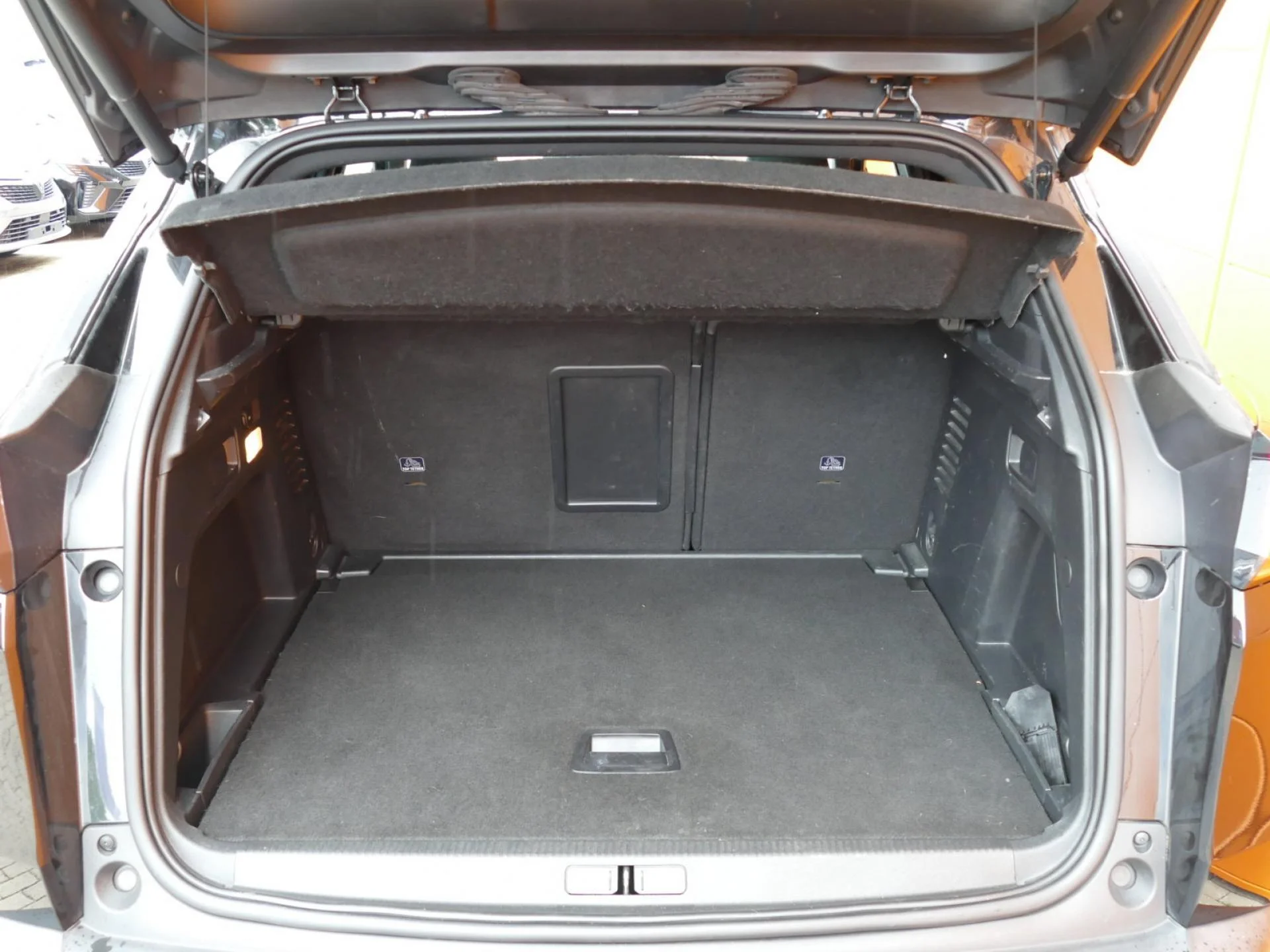 PEUGEOT 3008 - Miniature 8 sur 36 - Cliquer pour voir cette photo