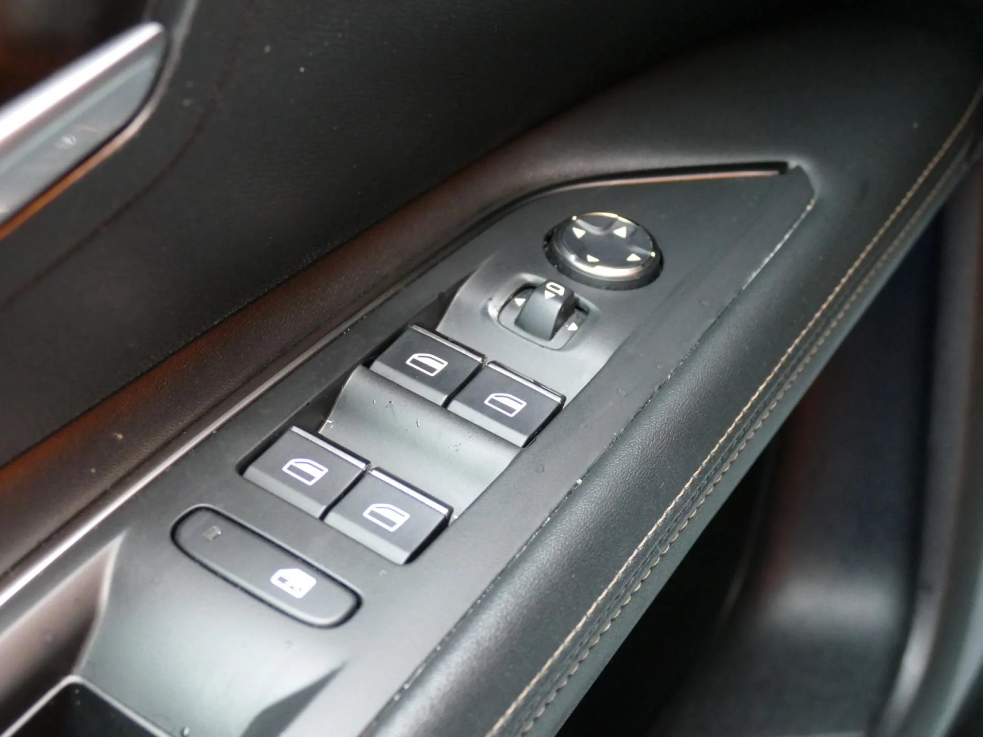 PEUGEOT 3008 - Miniature 26 sur 36 - Cliquer pour voir cette photo