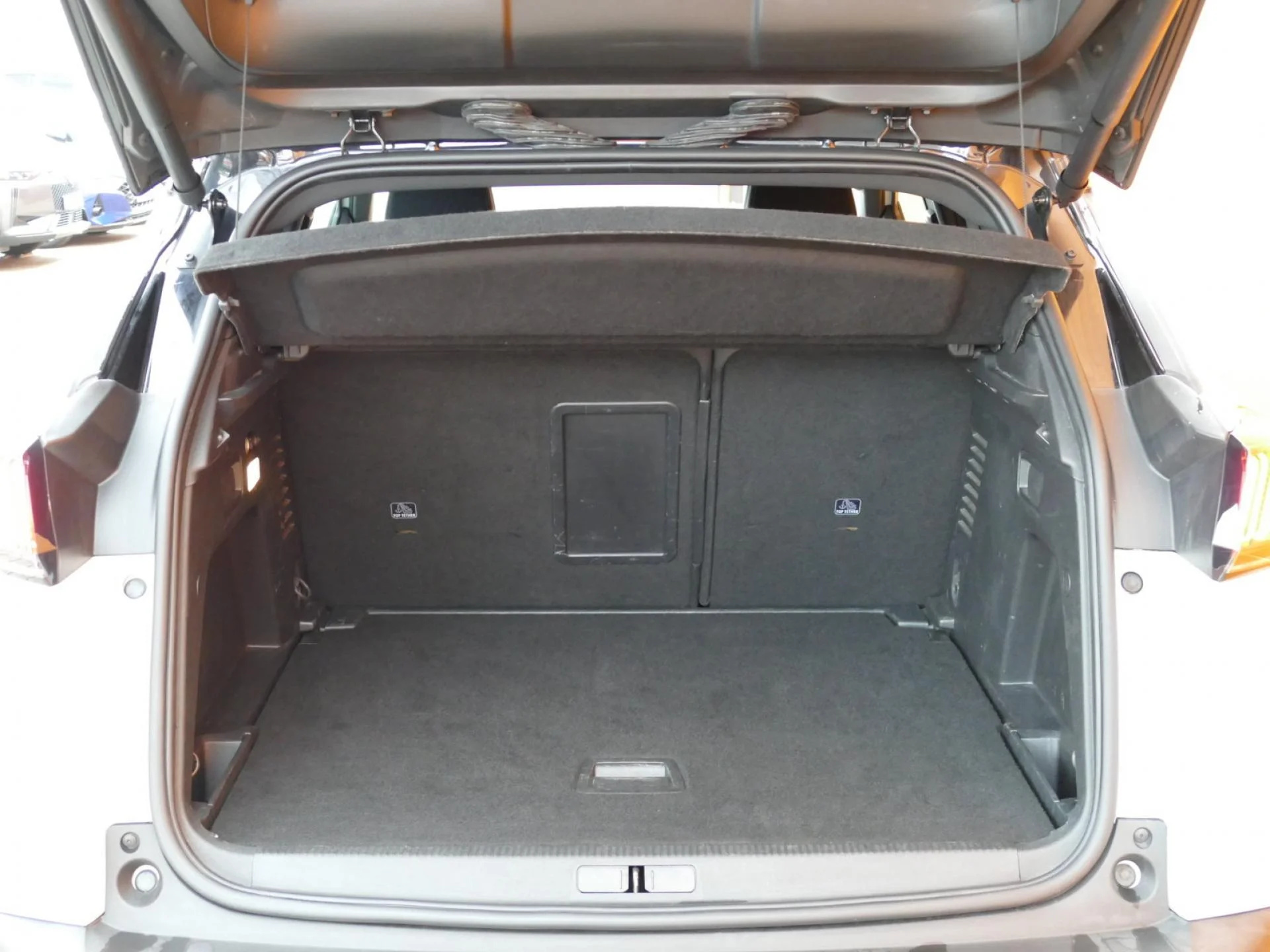 PEUGEOT 3008 - Miniature 8 sur 36 - Cliquer pour voir cette photo
