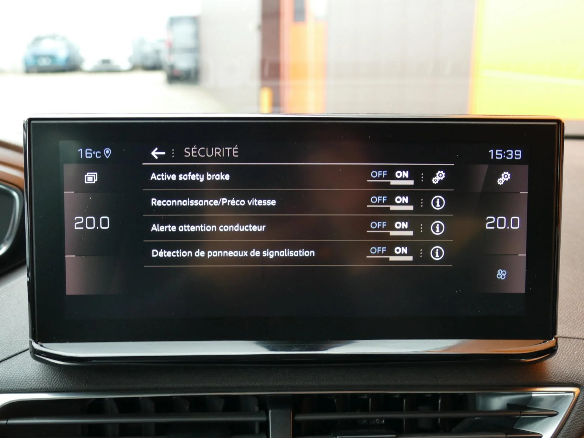 PEUGEOT 3008 - Miniature 12 sur 36 - Cliquer pour voir cette photo